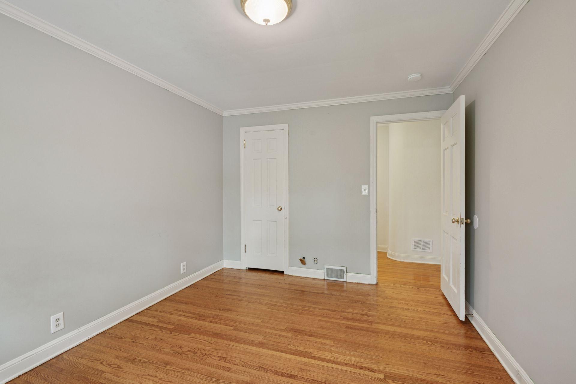 10 Woodland Rd