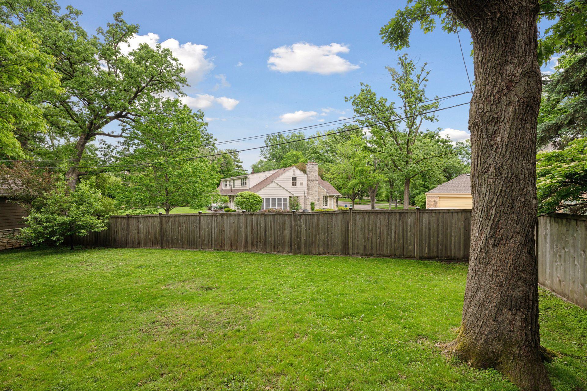 10 Woodland Rd