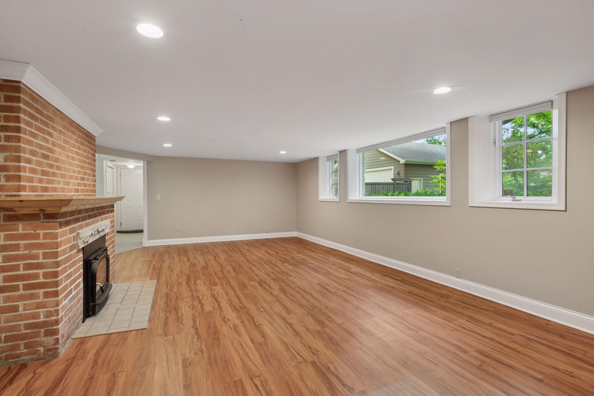 10 Woodland Rd