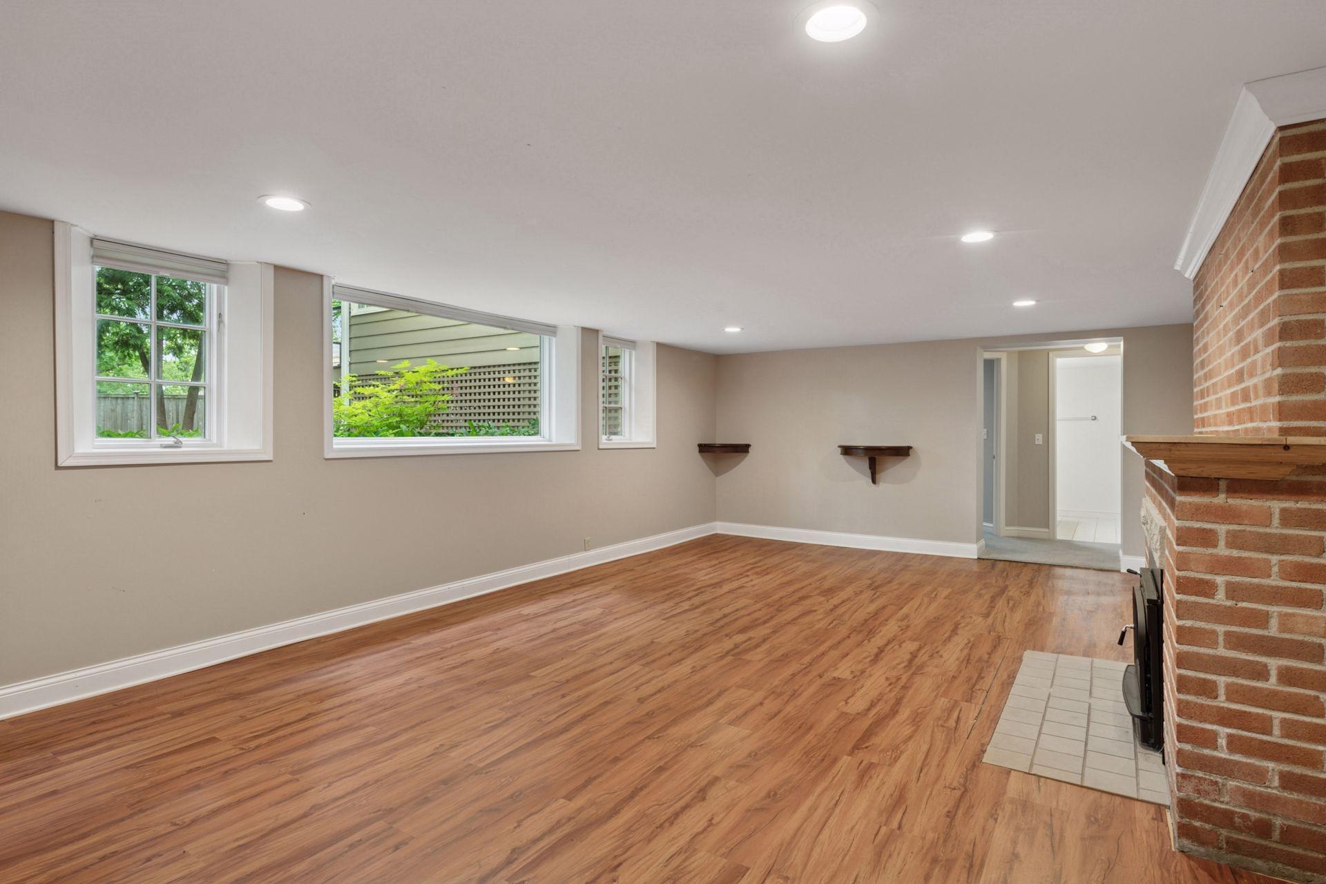 10 Woodland Rd