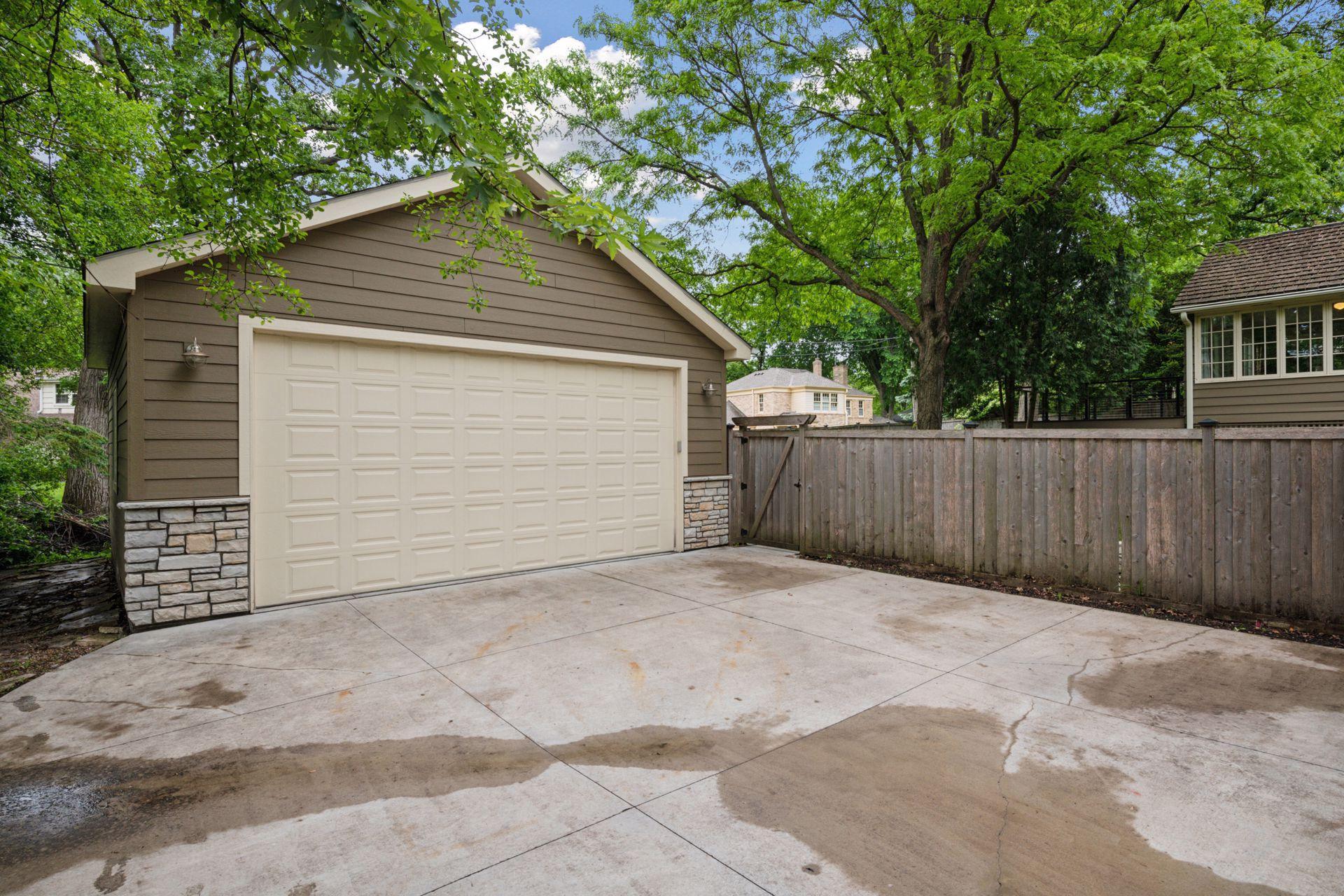 10 Woodland Rd
