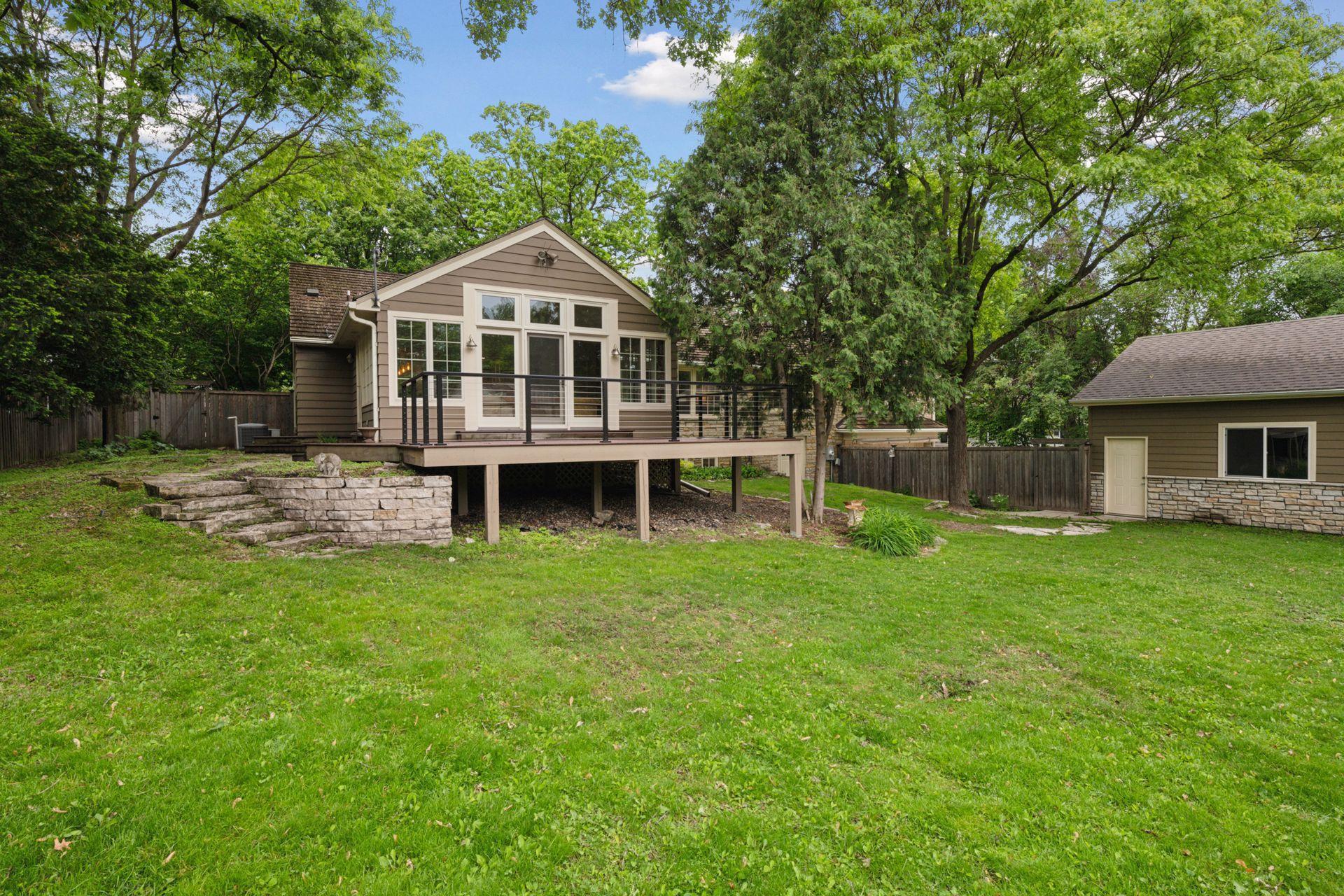 10 Woodland Rd