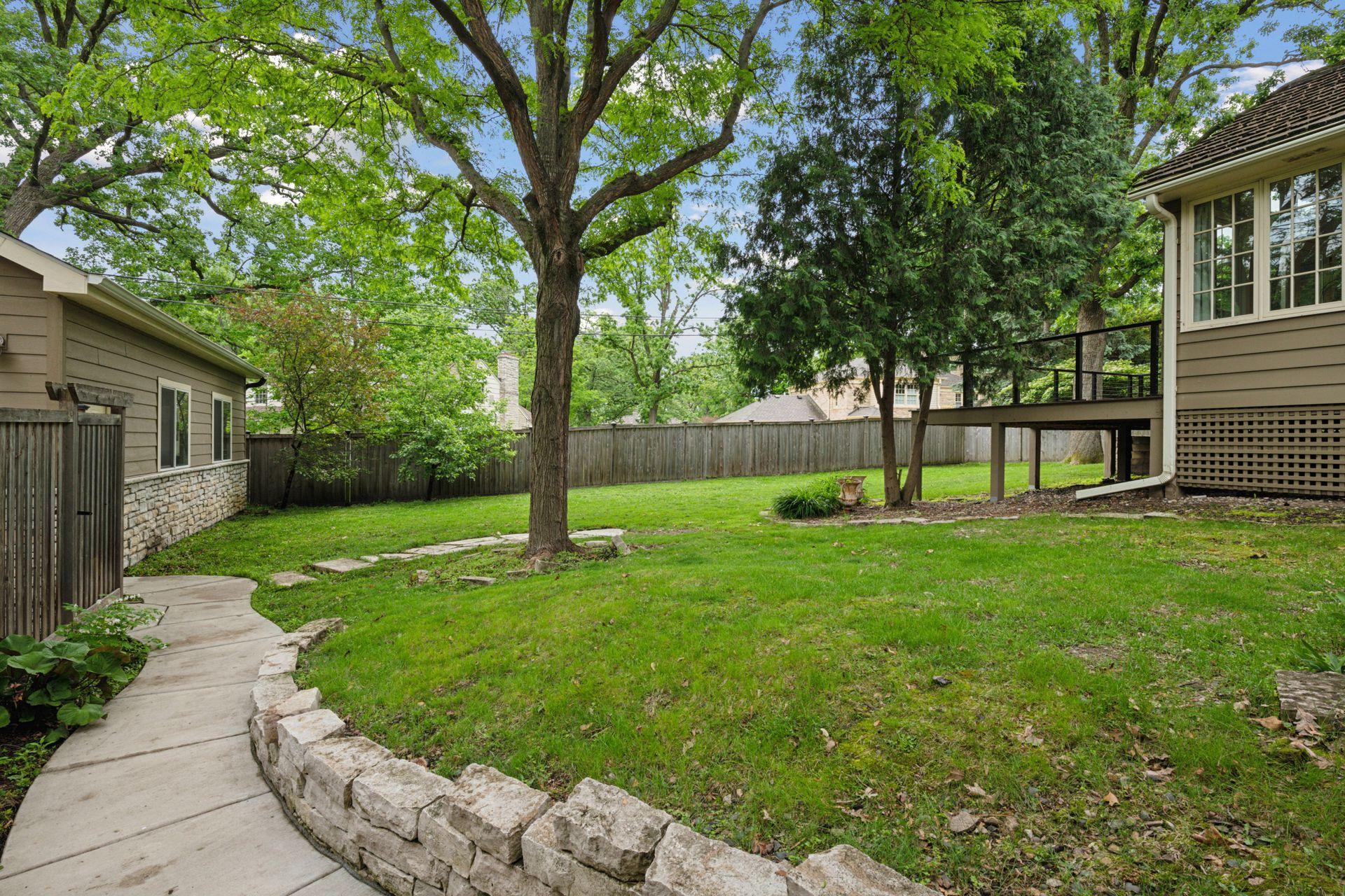 10 Woodland Rd