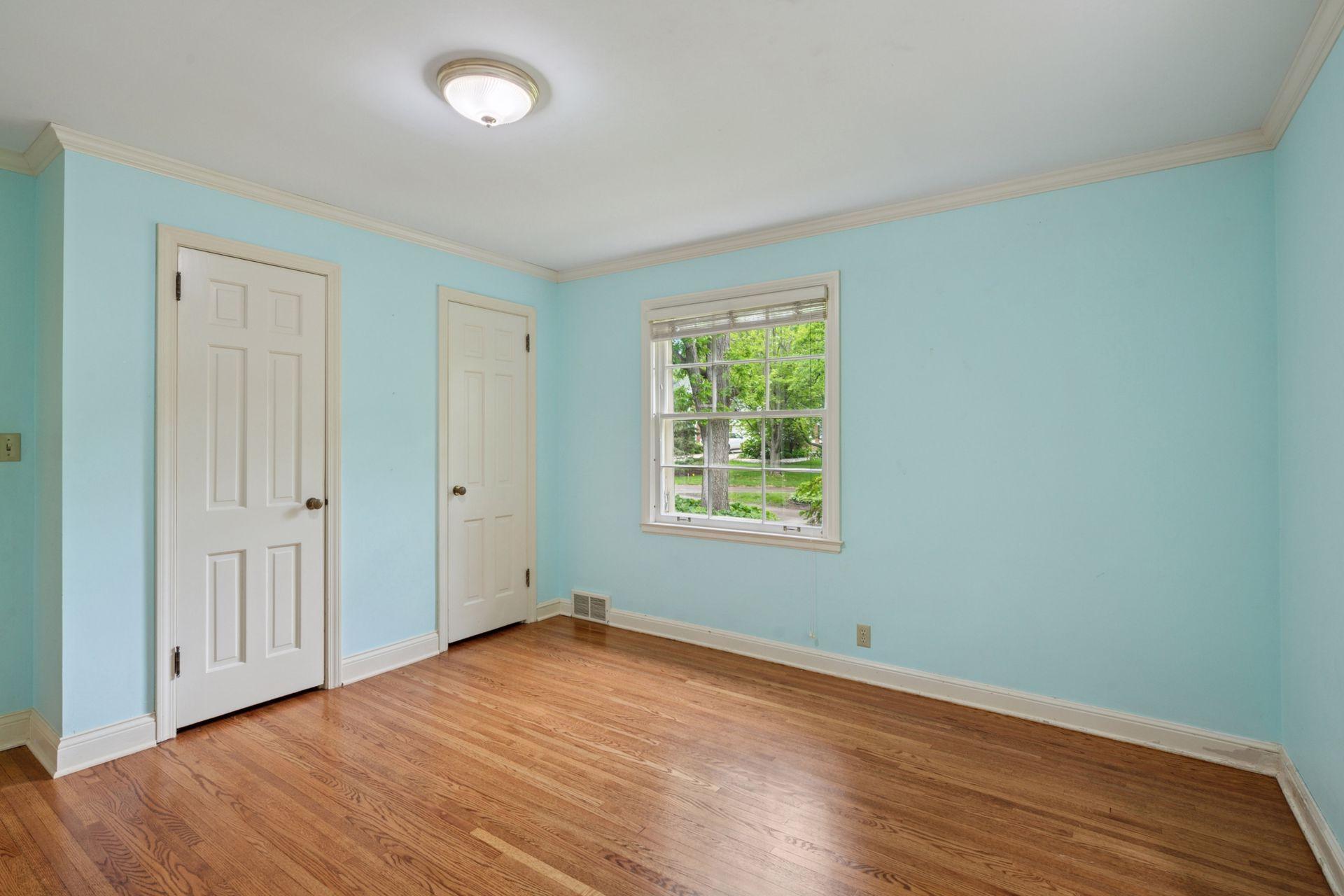10 Woodland Rd