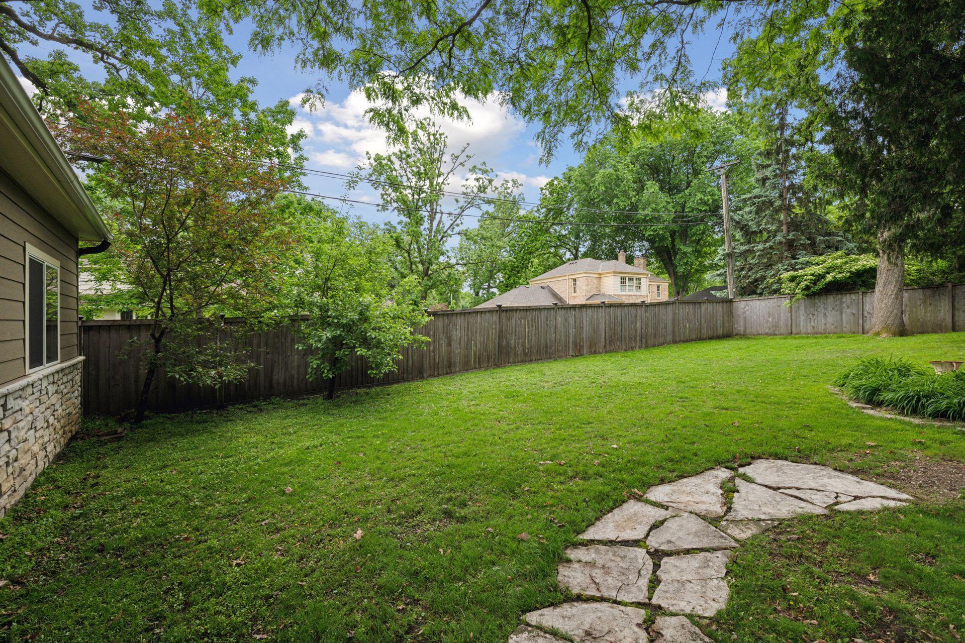 10 Woodland Rd