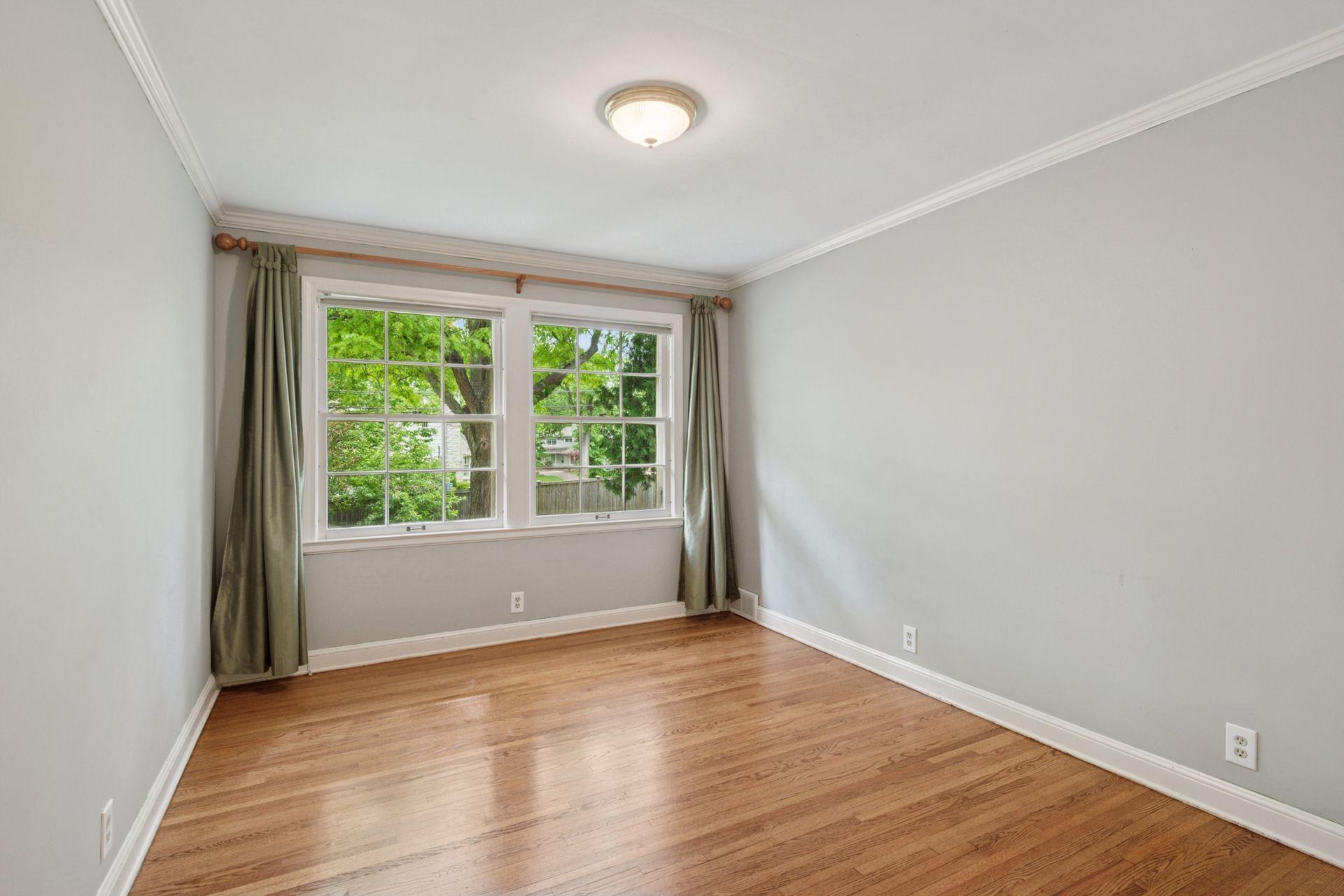 10 Woodland Rd