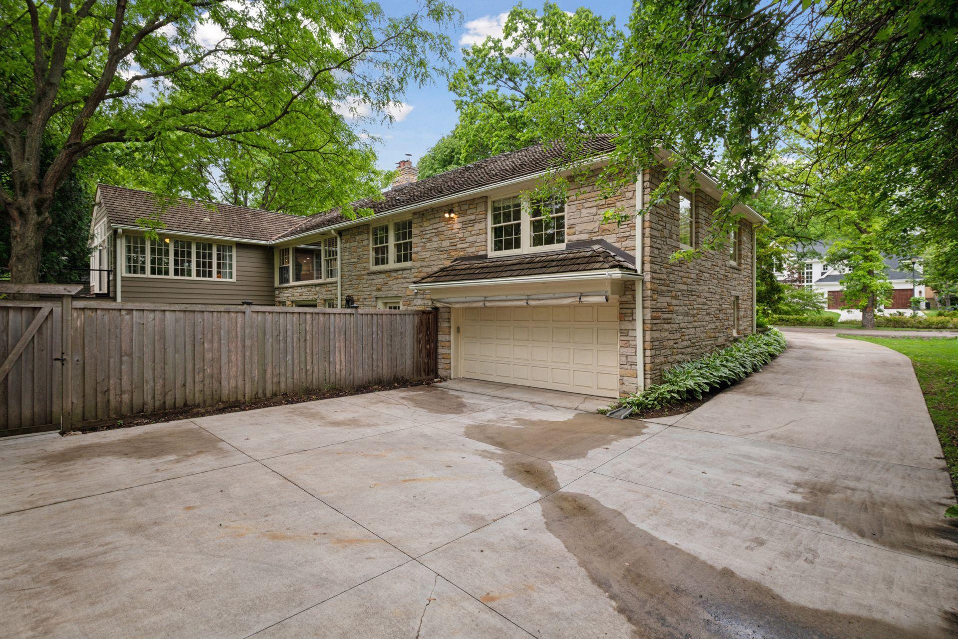 10 Woodland Rd