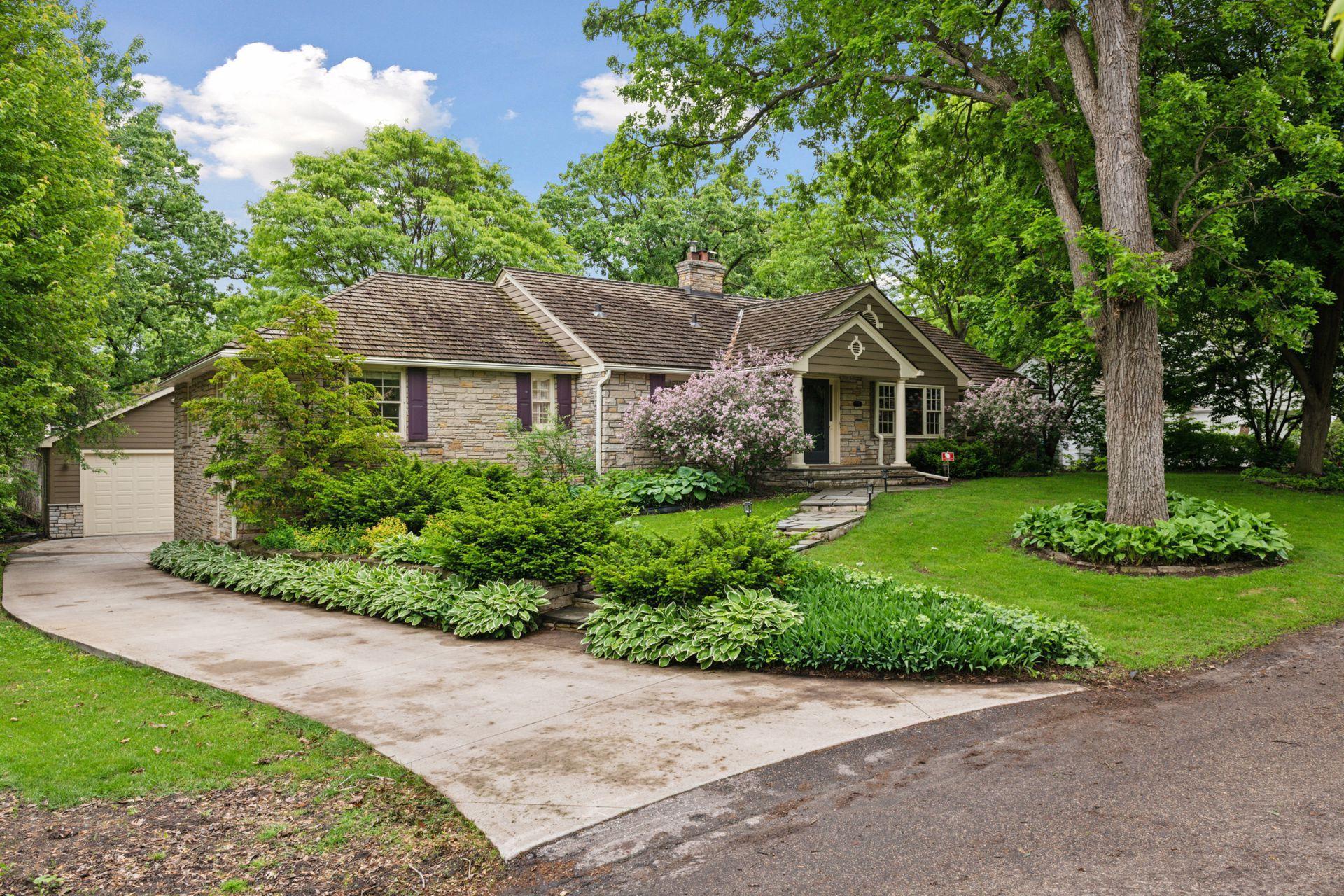 10 Woodland Rd