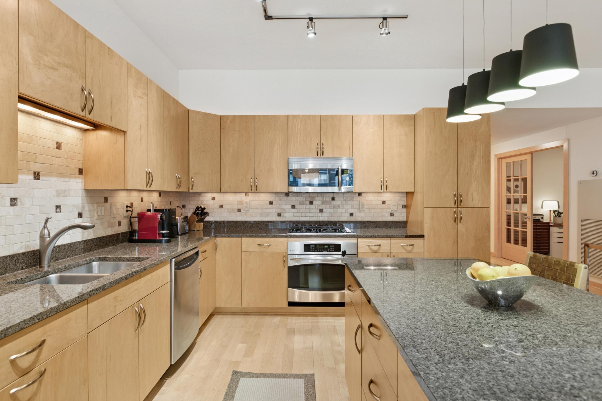 215 10th Avenue S Unit: 620