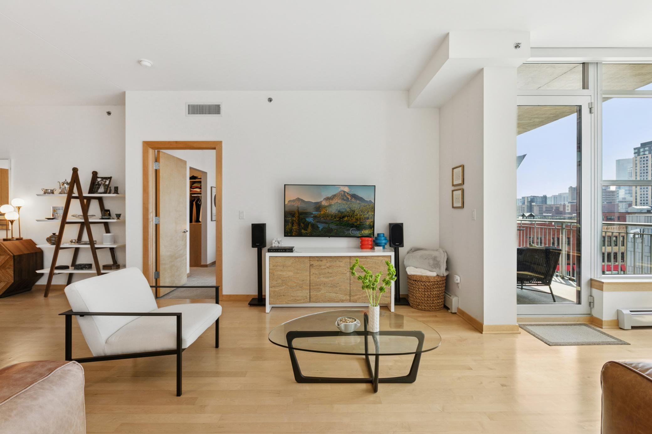 215 10th Avenue S Unit: 620