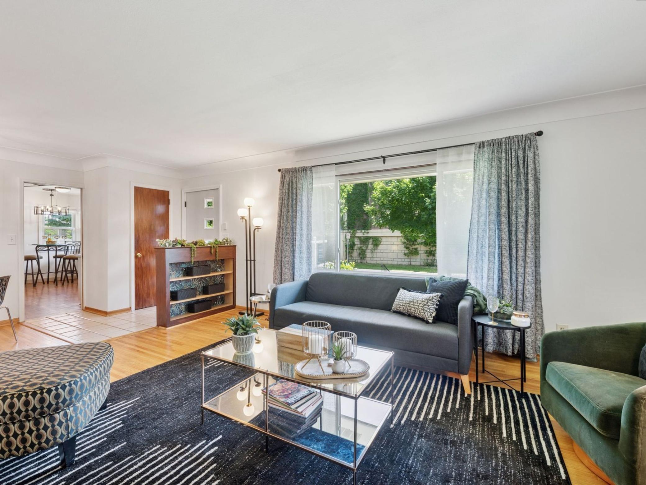 910 W 62nd Street