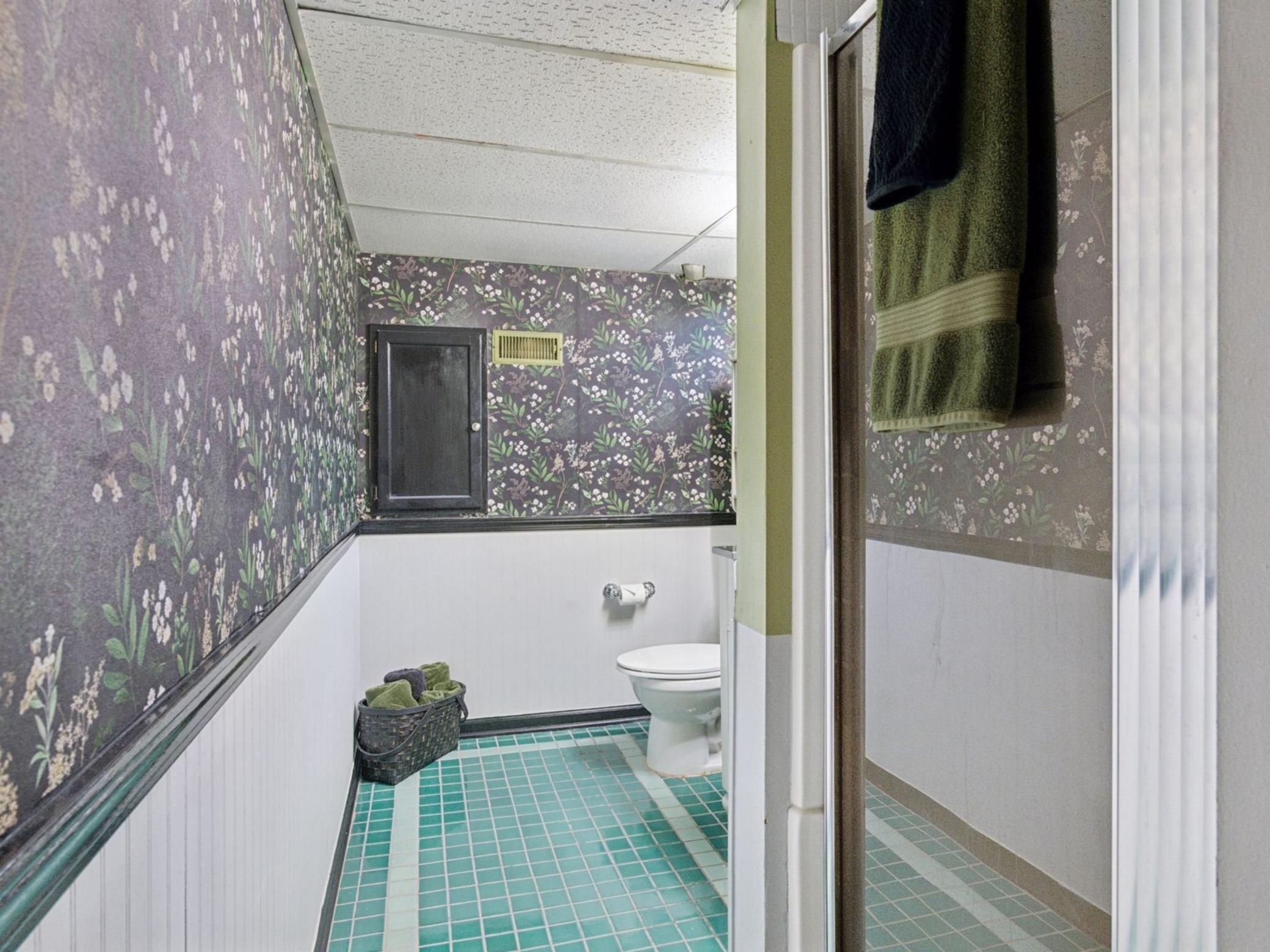 910 W 62nd Street