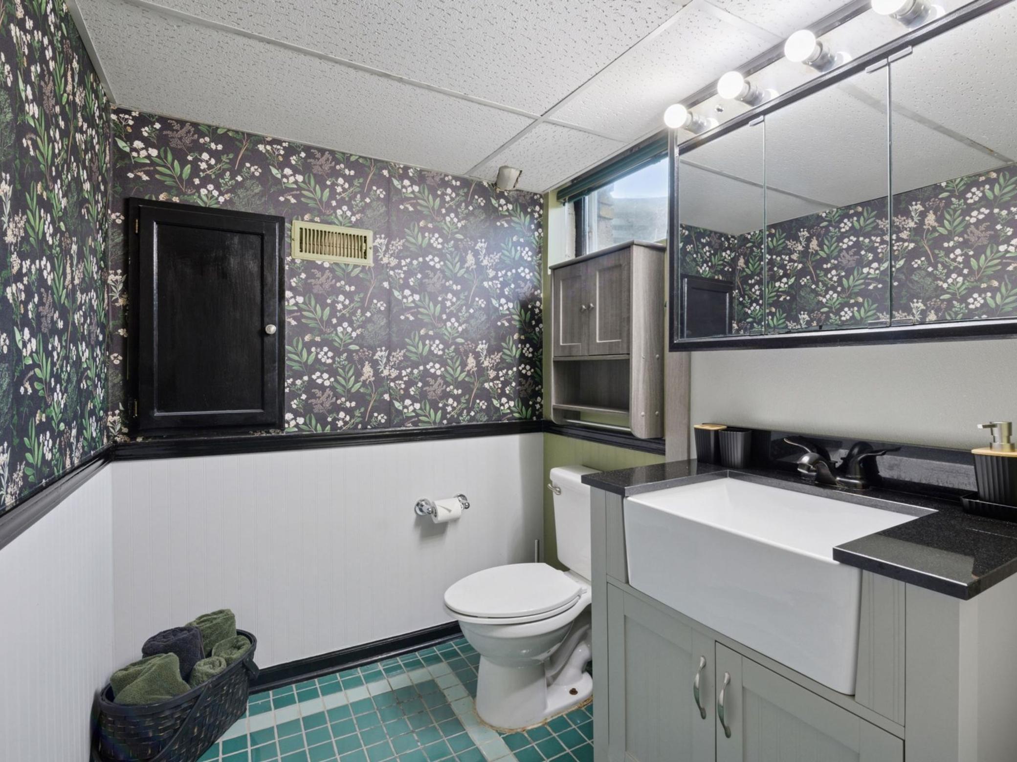 910 W 62nd Street
