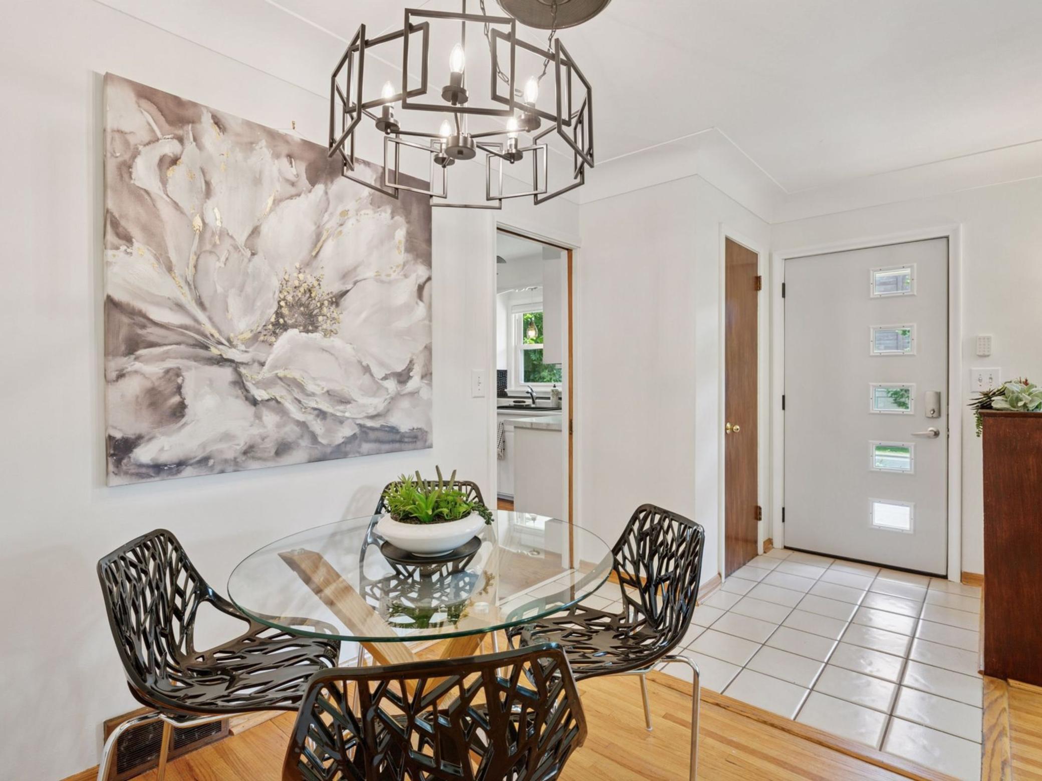 910 W 62nd Street
