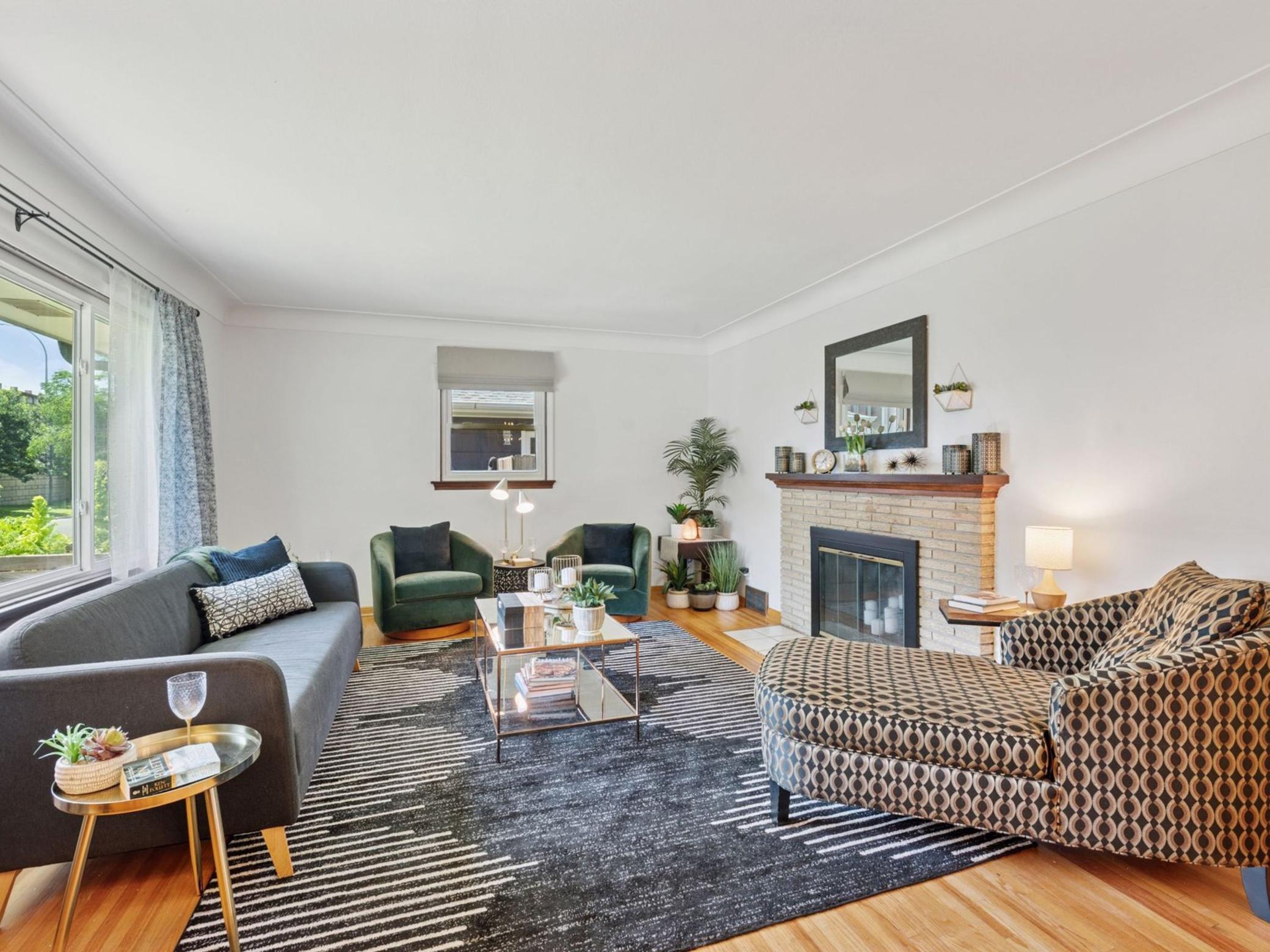 910 W 62nd Street