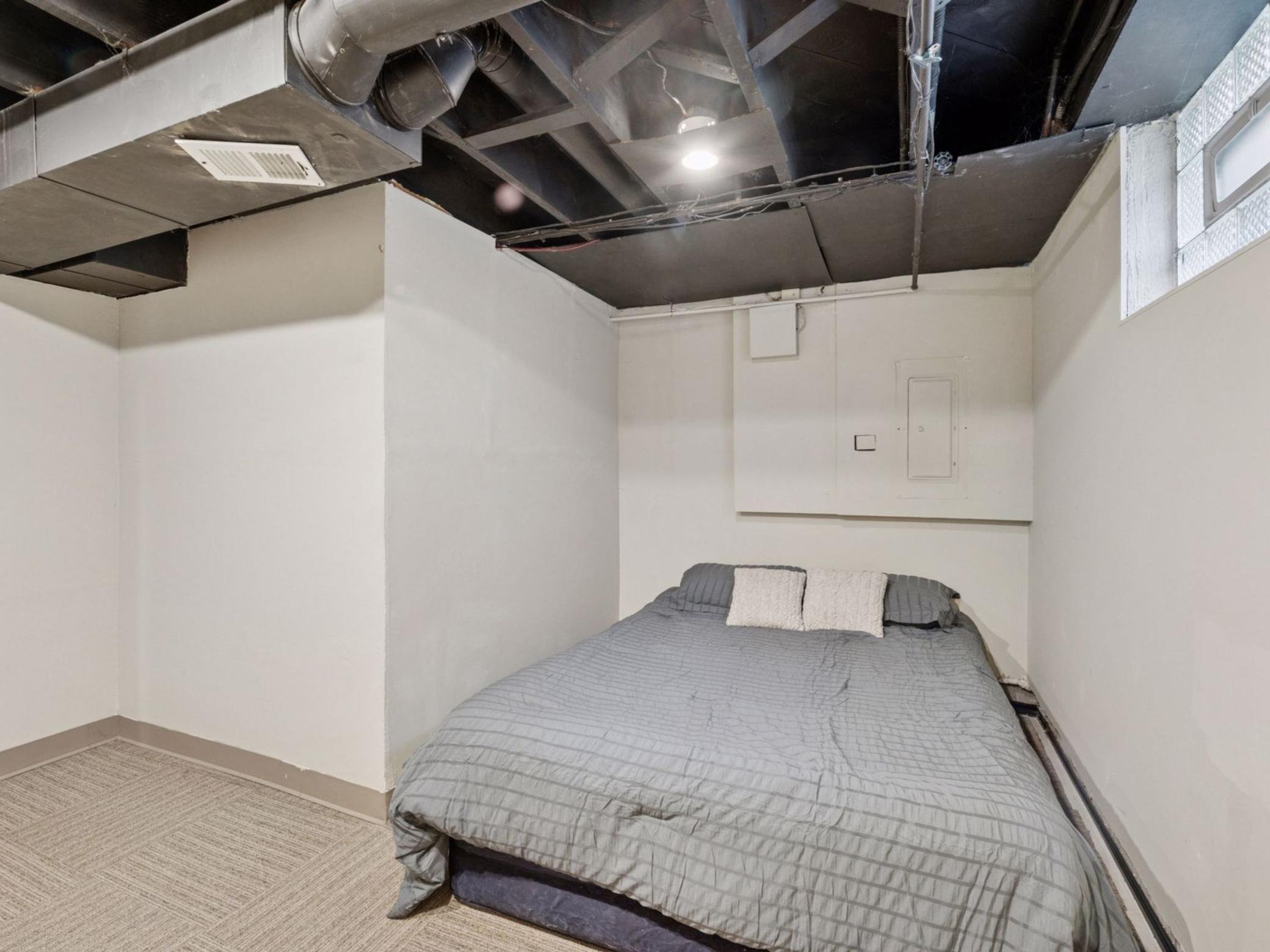 910 W 62nd Street