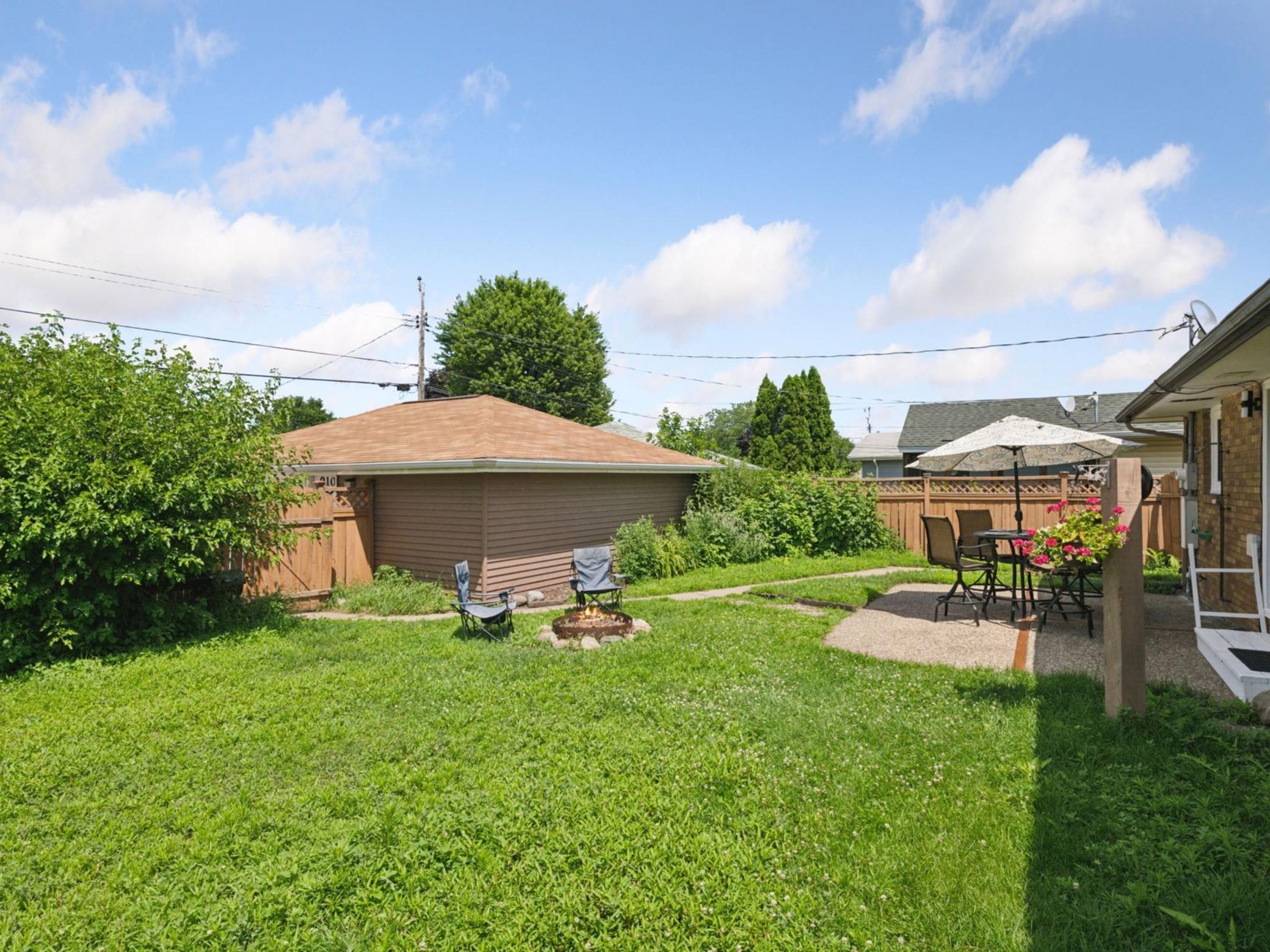 910 W 62nd Street