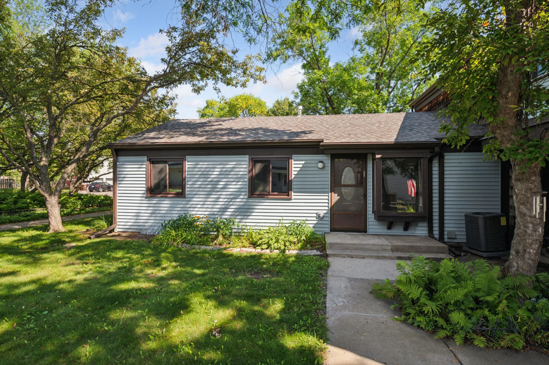 4944 Grenwich Trail N