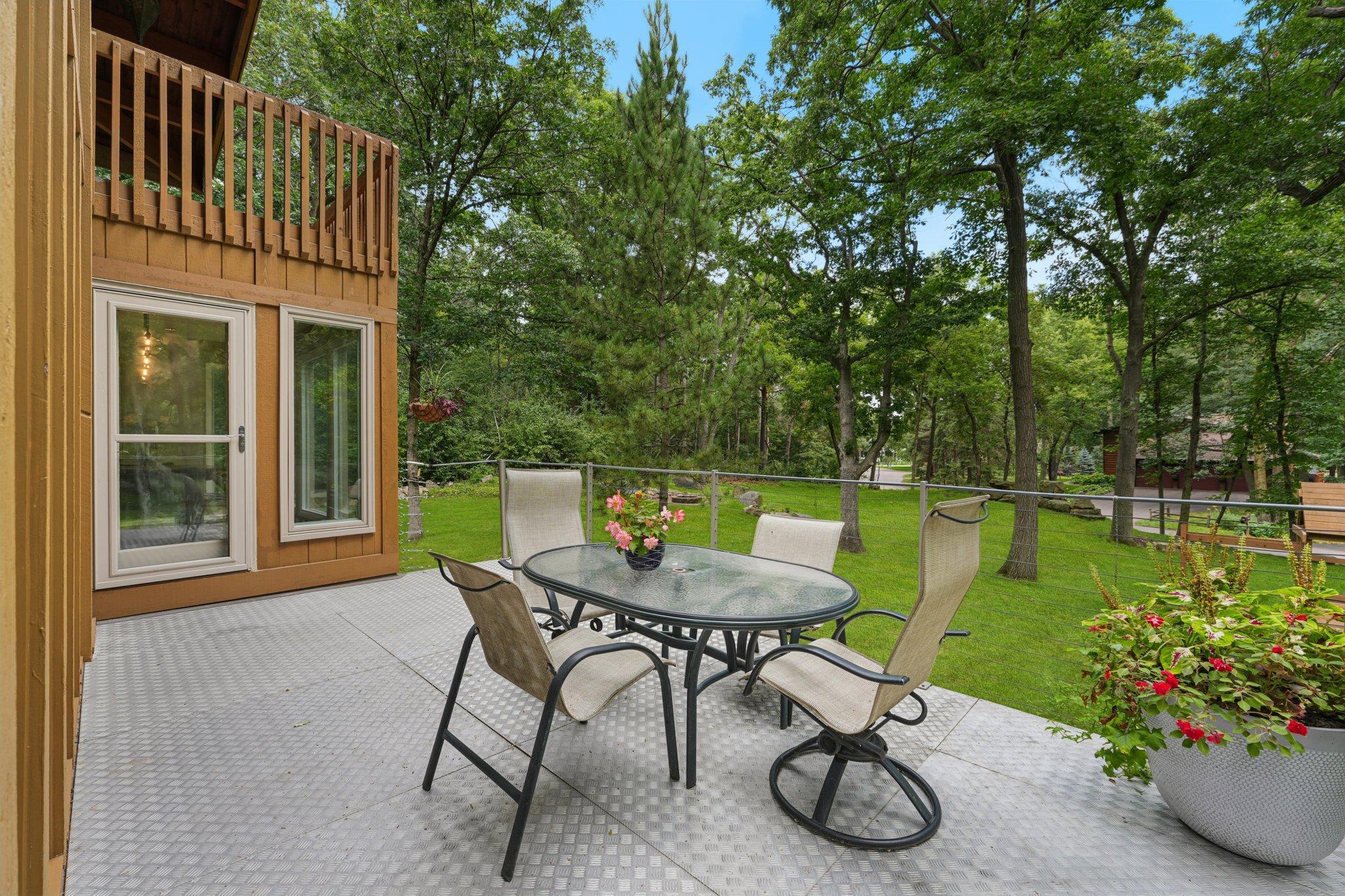 2404 Sherwood Hills Road