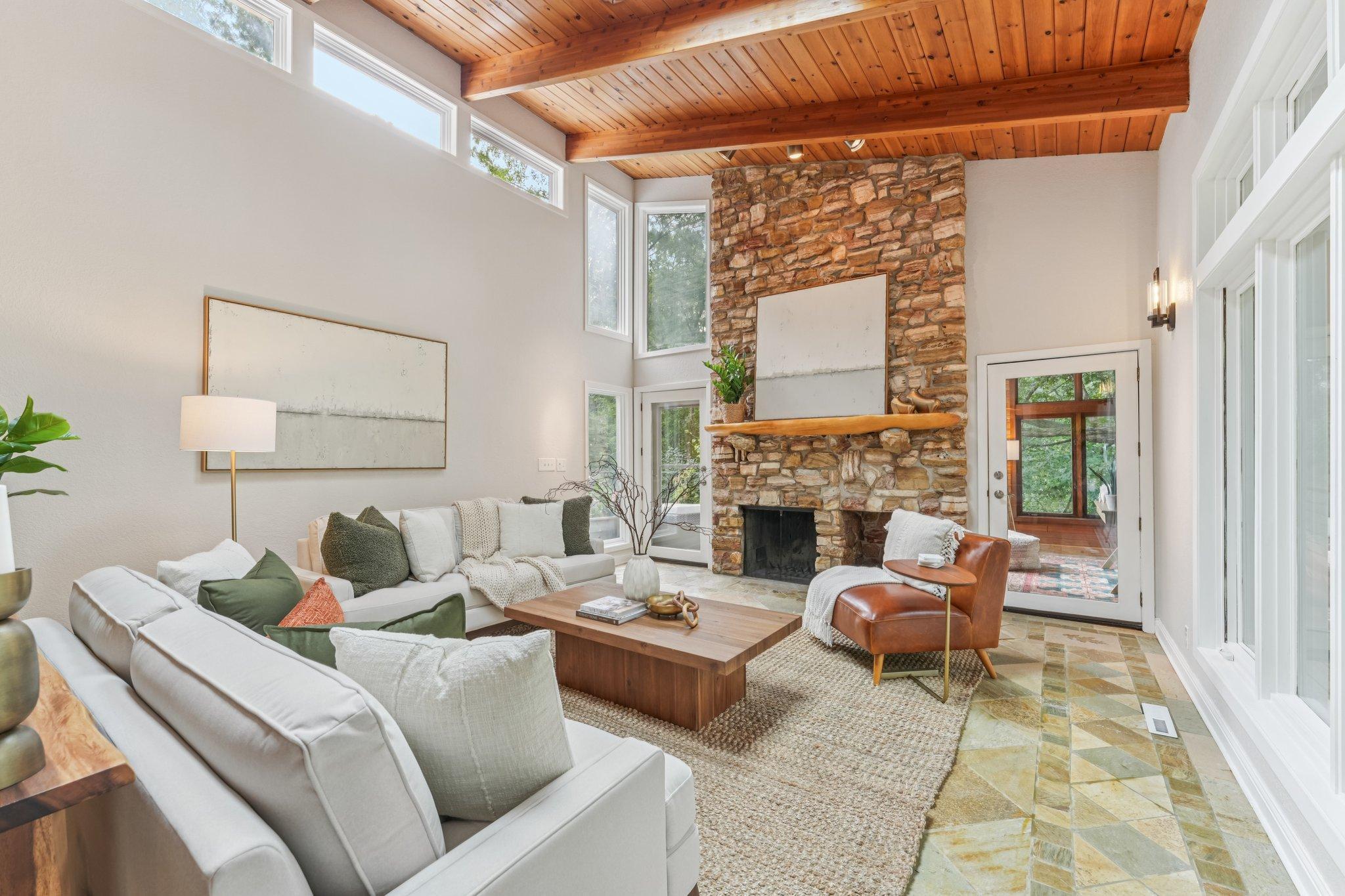 2404 Sherwood Hills Road