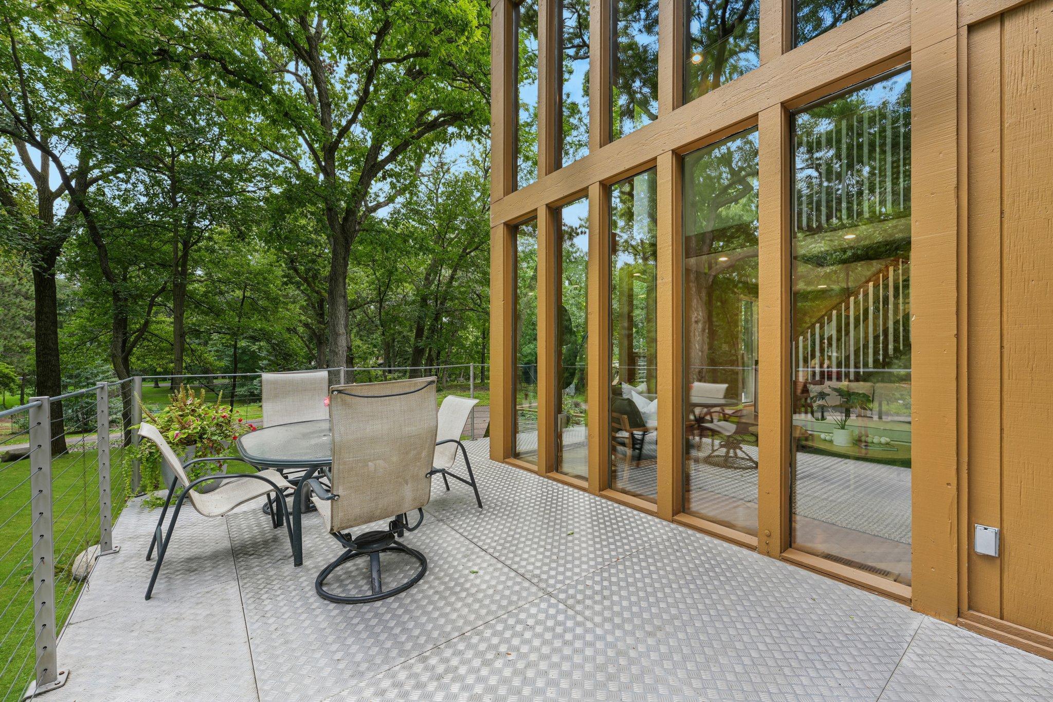 2404 Sherwood Hills Road