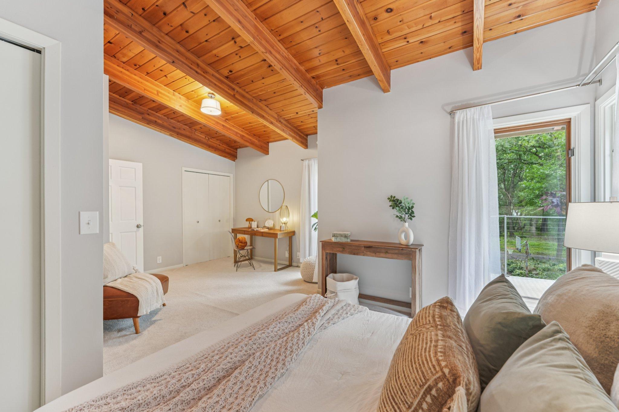 2404 Sherwood Hills Road