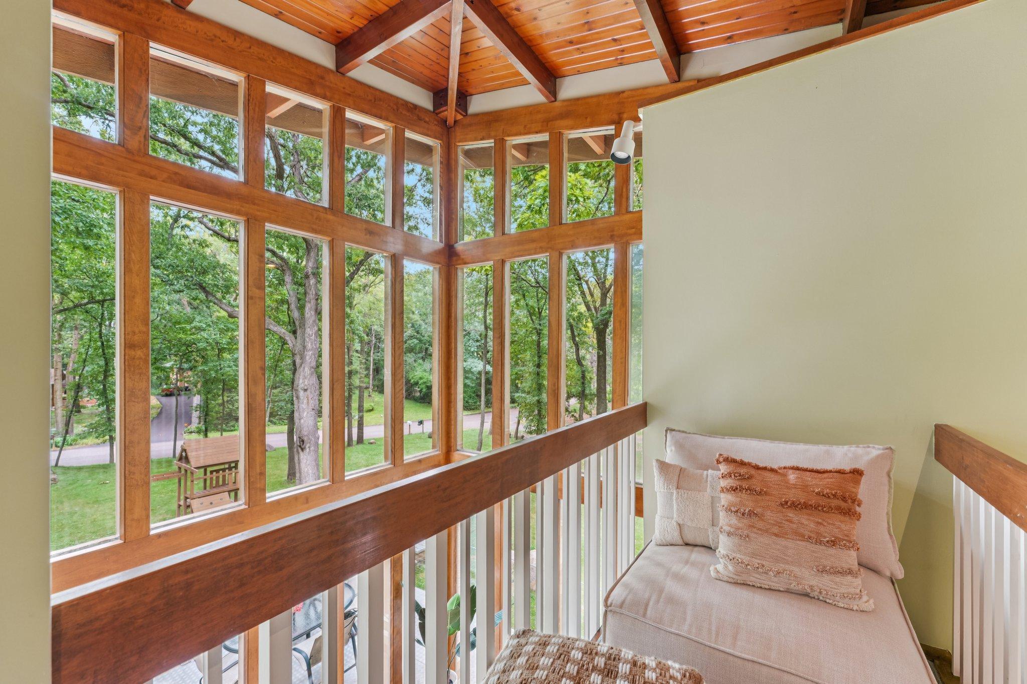 2404 Sherwood Hills Road
