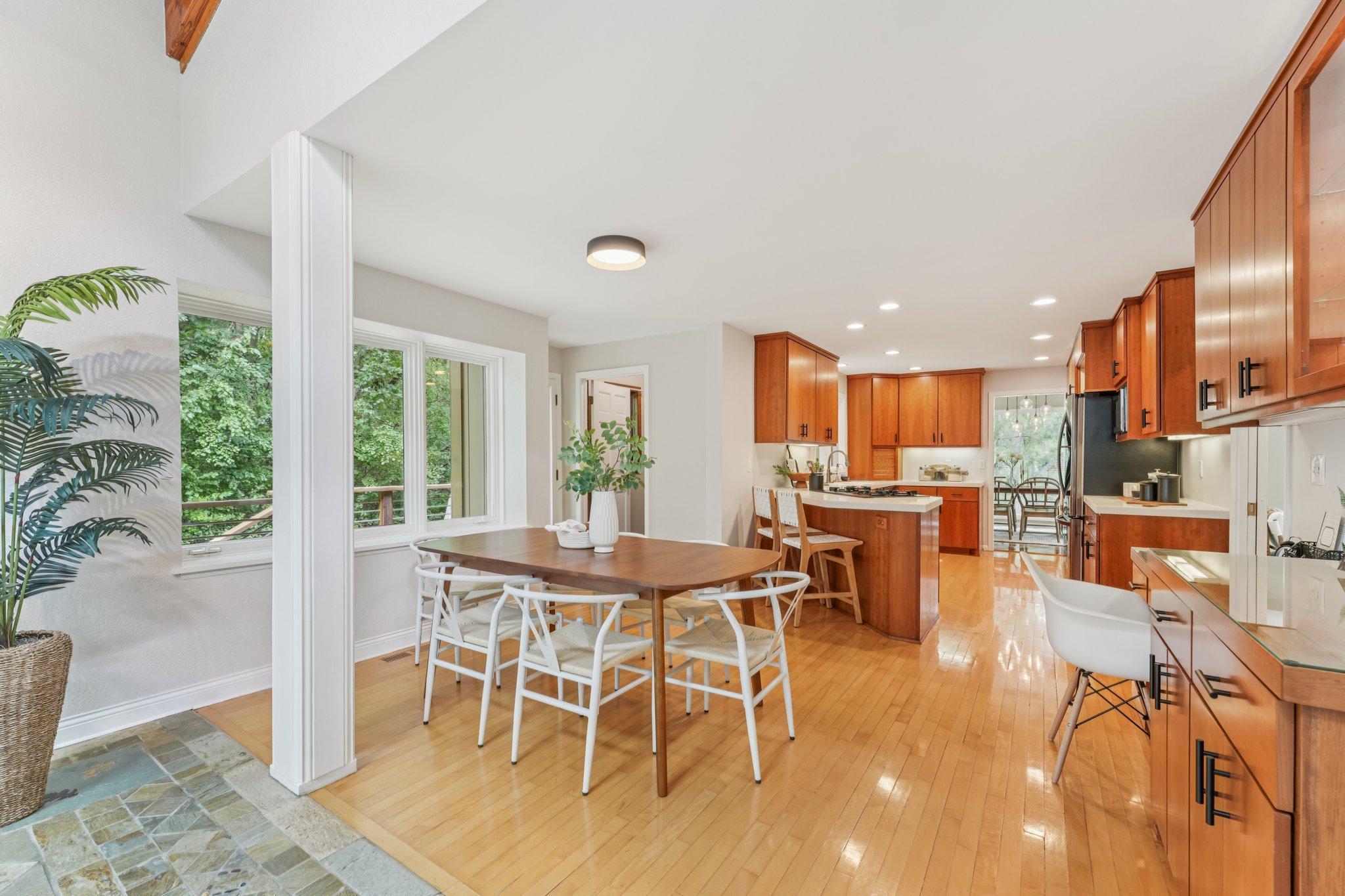 2404 Sherwood Hills Road