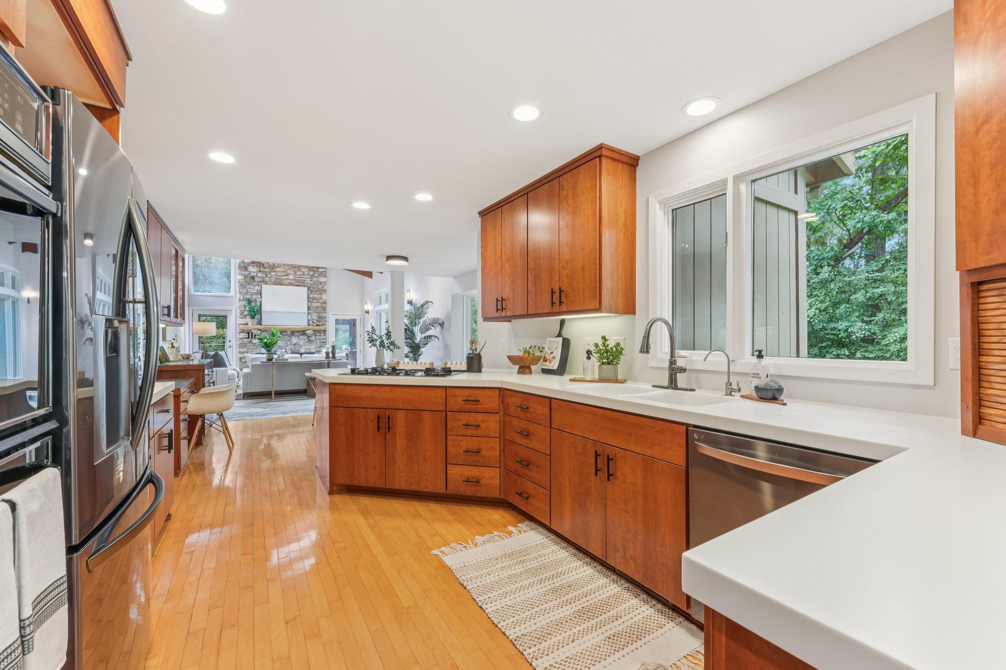 2404 Sherwood Hills Road