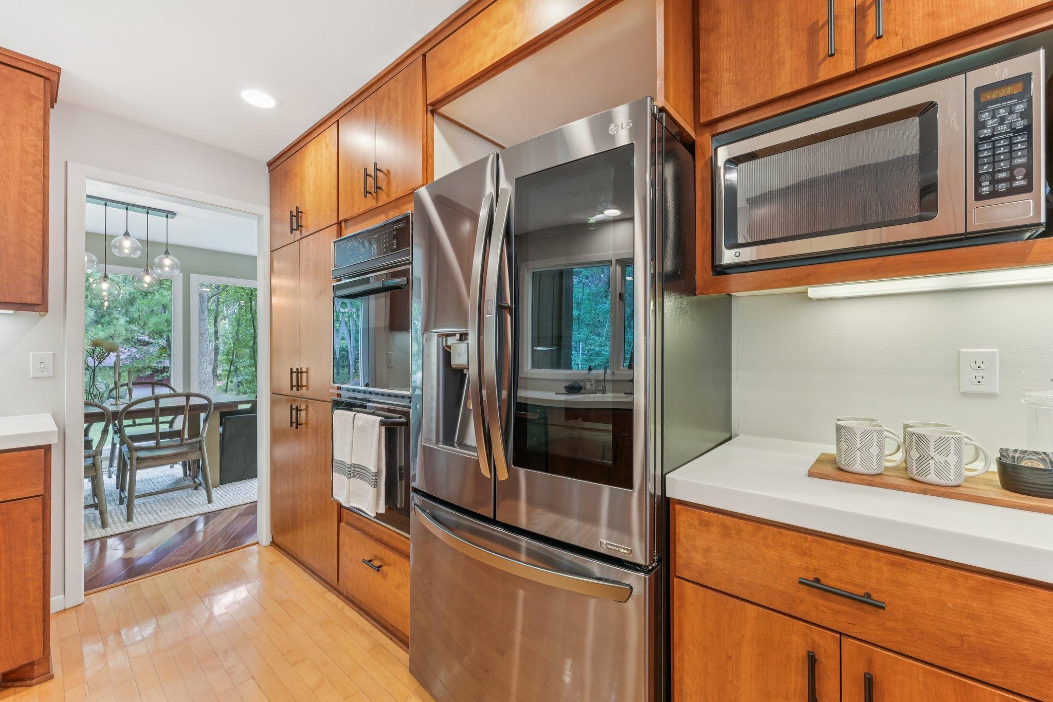 2404 Sherwood Hills Road