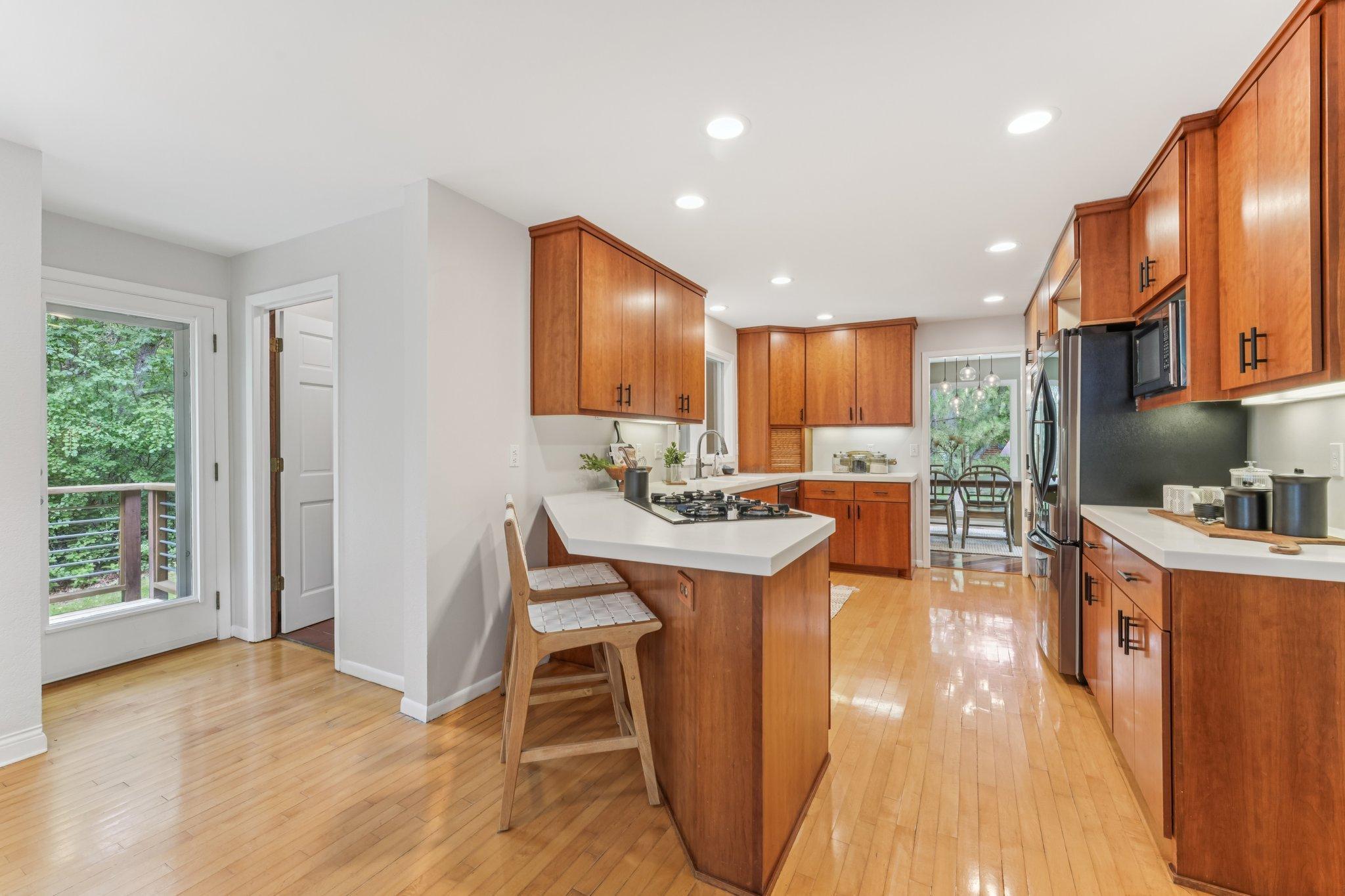 2404 Sherwood Hills Road