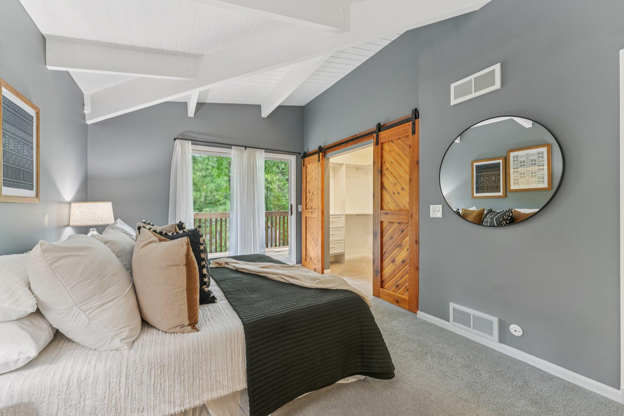 2404 Sherwood Hills Road