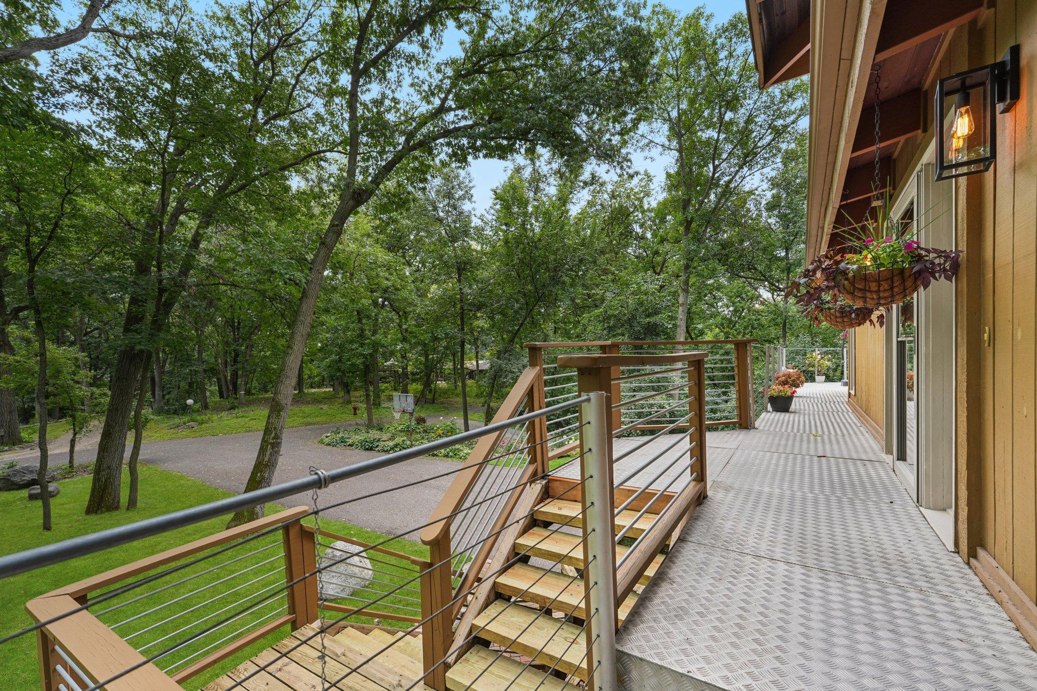 2404 Sherwood Hills Road
