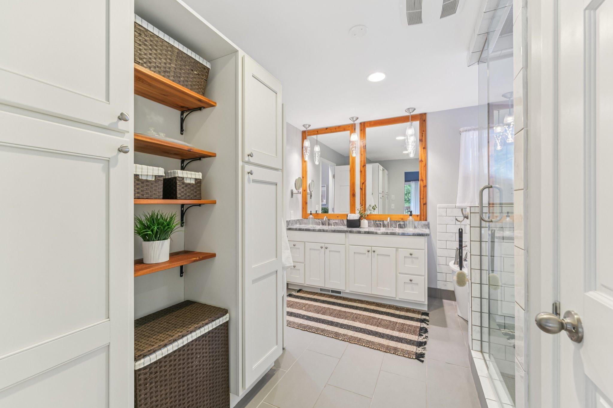 2404 Sherwood Hills Road