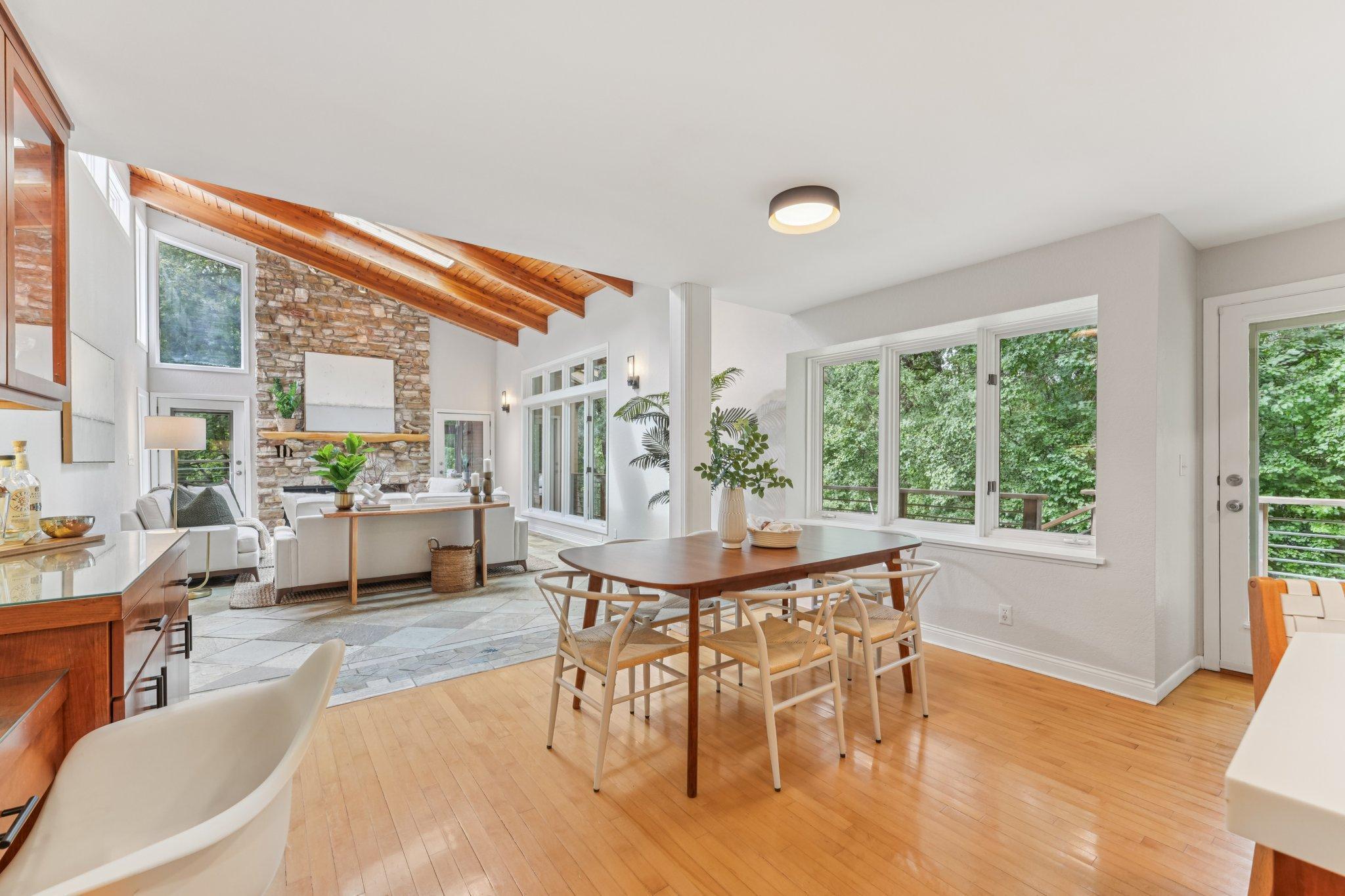 2404 Sherwood Hills Road