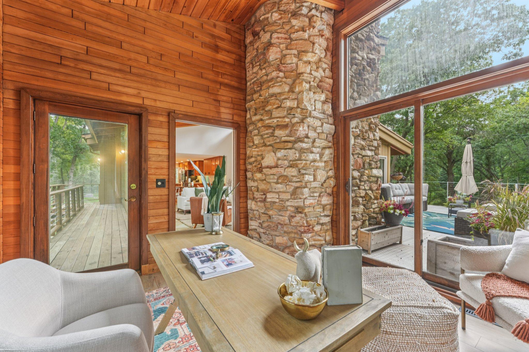 2404 Sherwood Hills Road