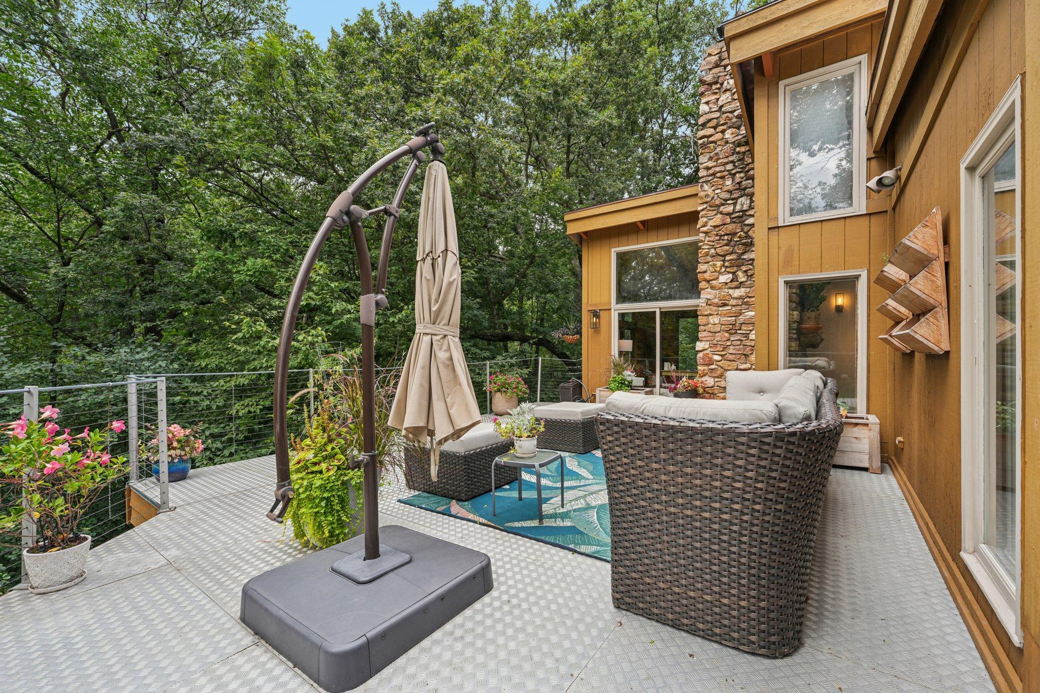 2404 Sherwood Hills Road