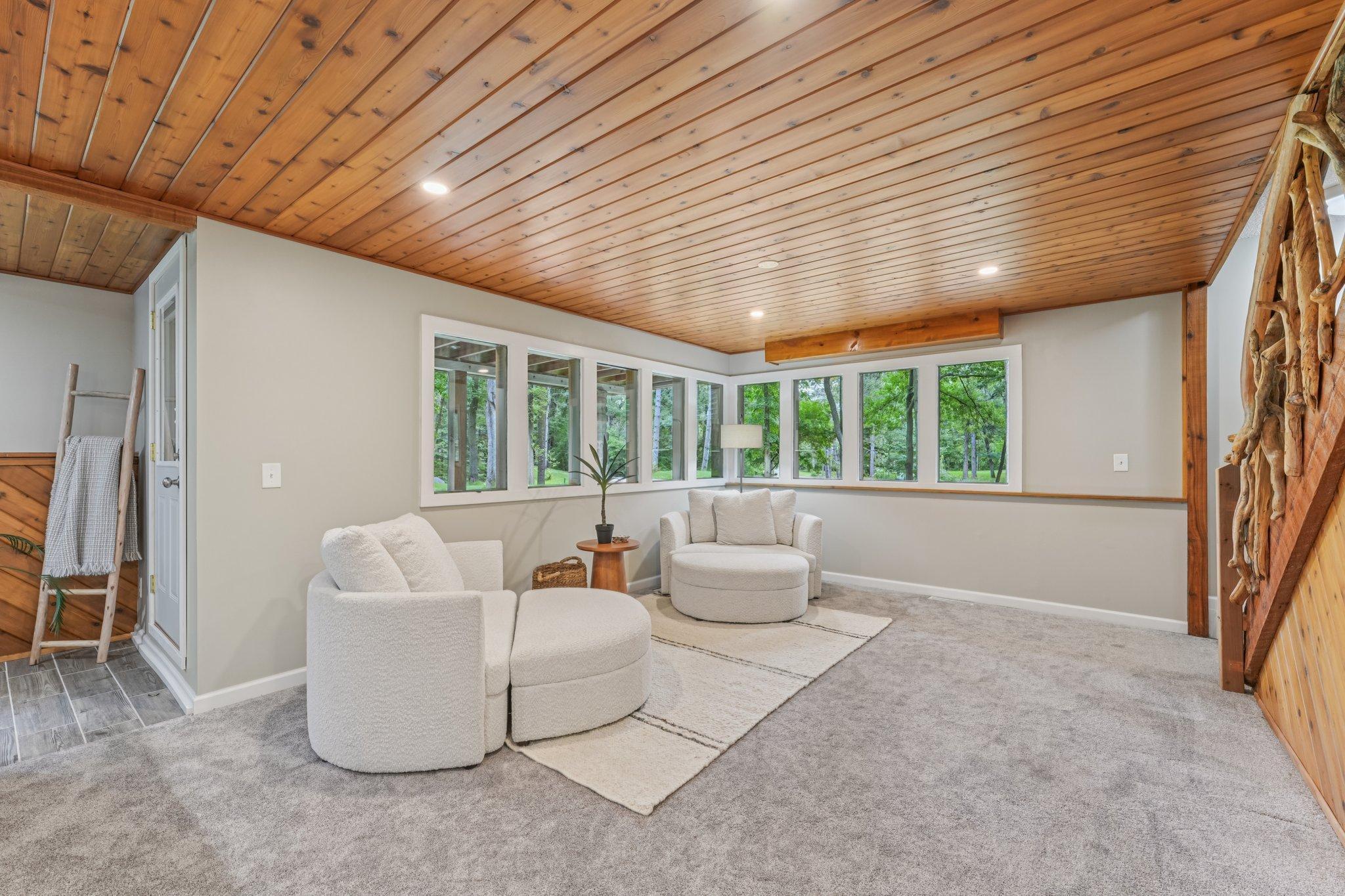2404 Sherwood Hills Road