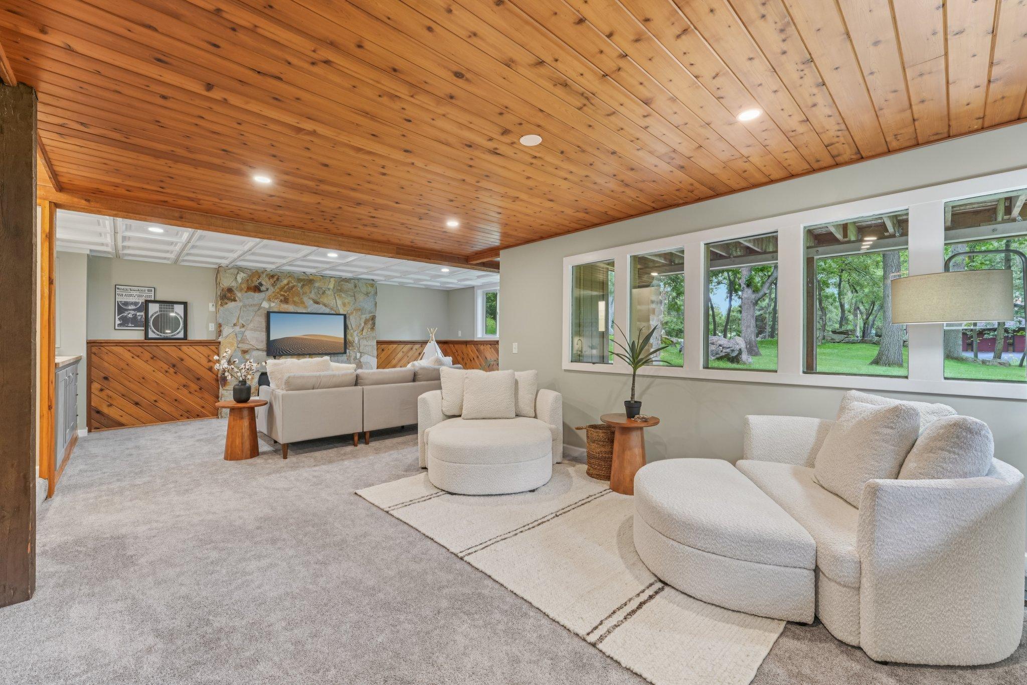 2404 Sherwood Hills Road
