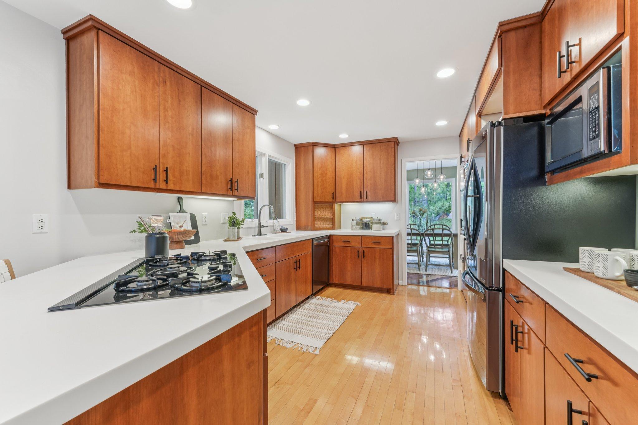 2404 Sherwood Hills Road