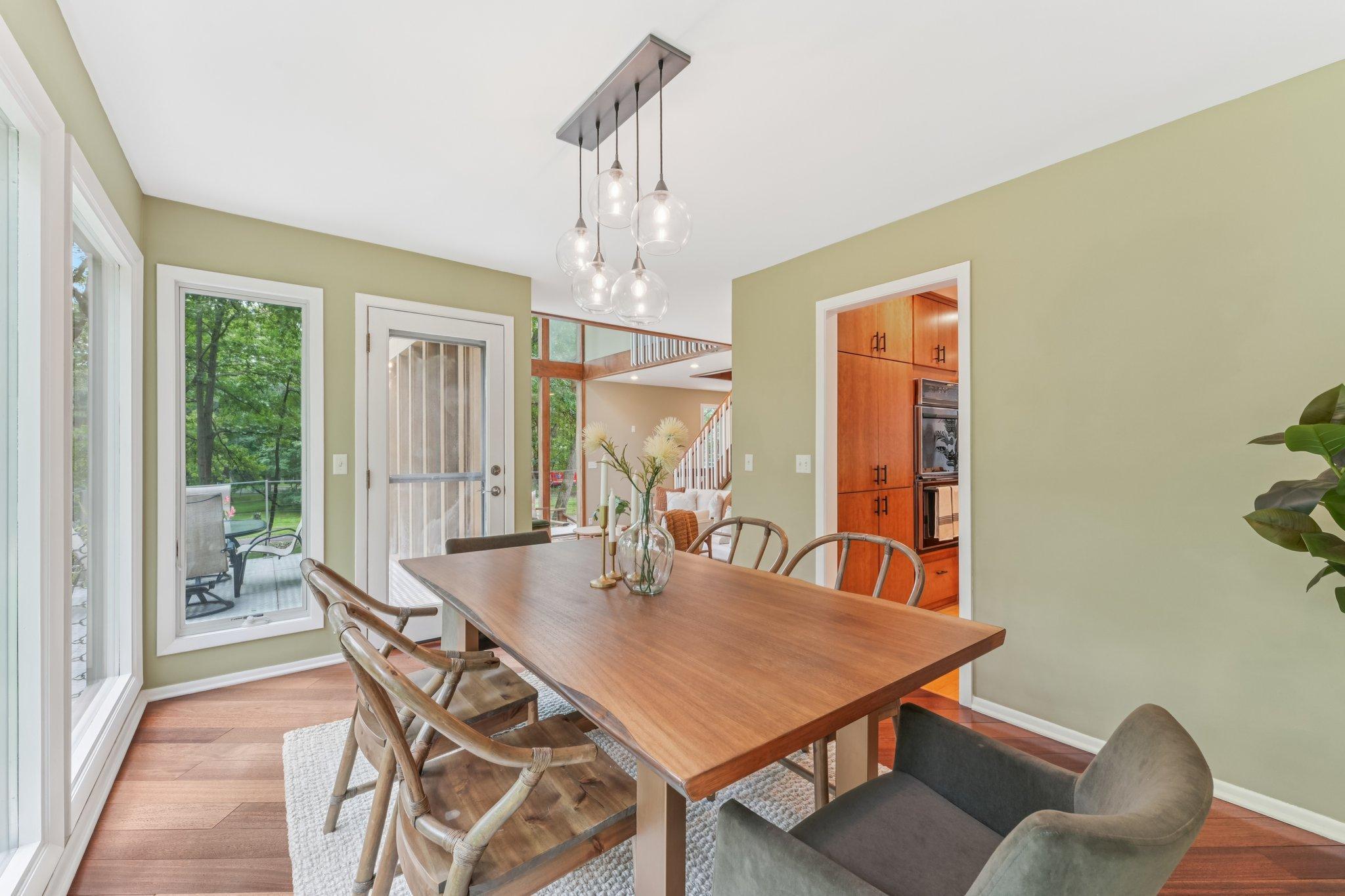 2404 Sherwood Hills Road