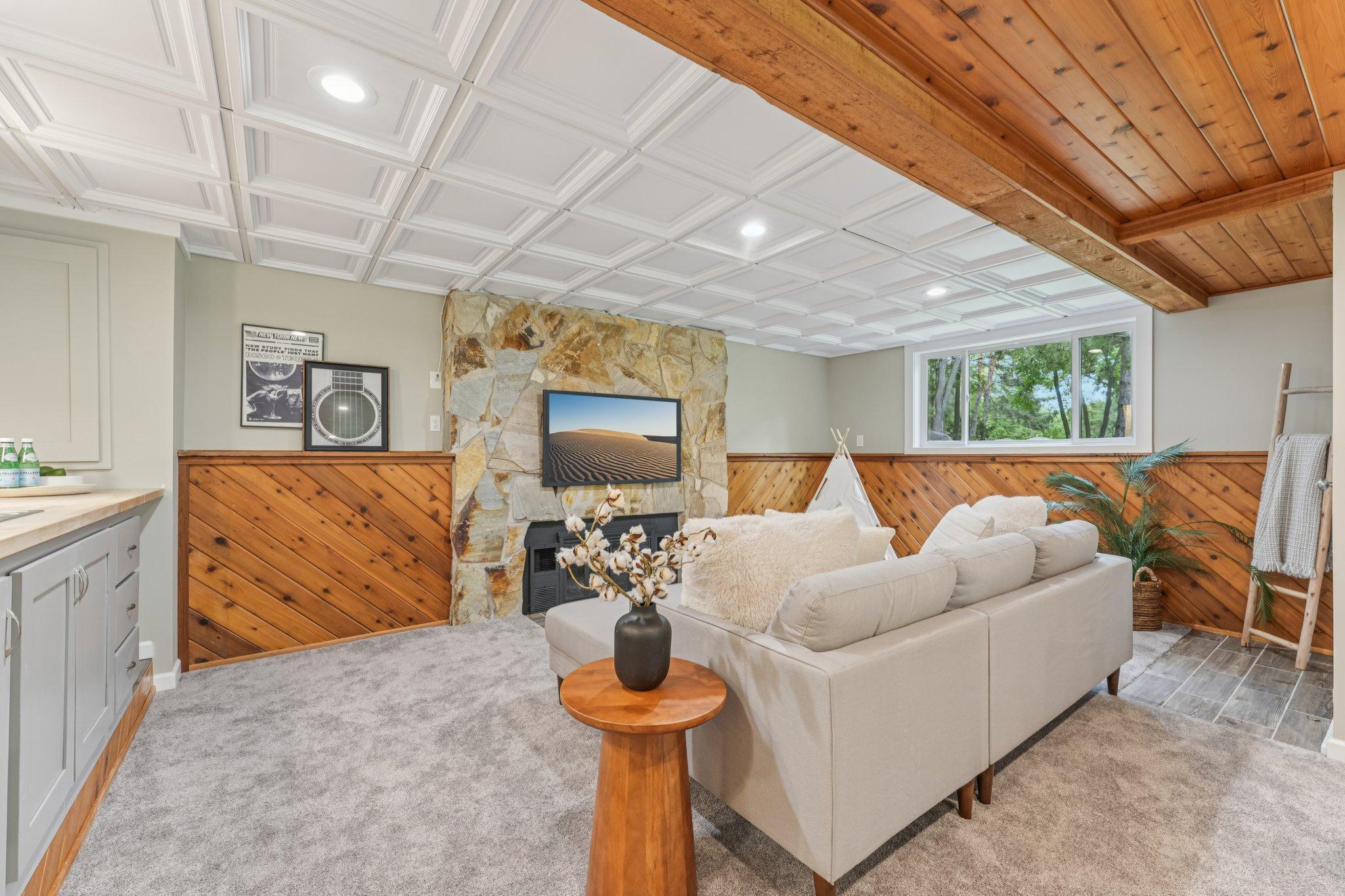 2404 Sherwood Hills Road