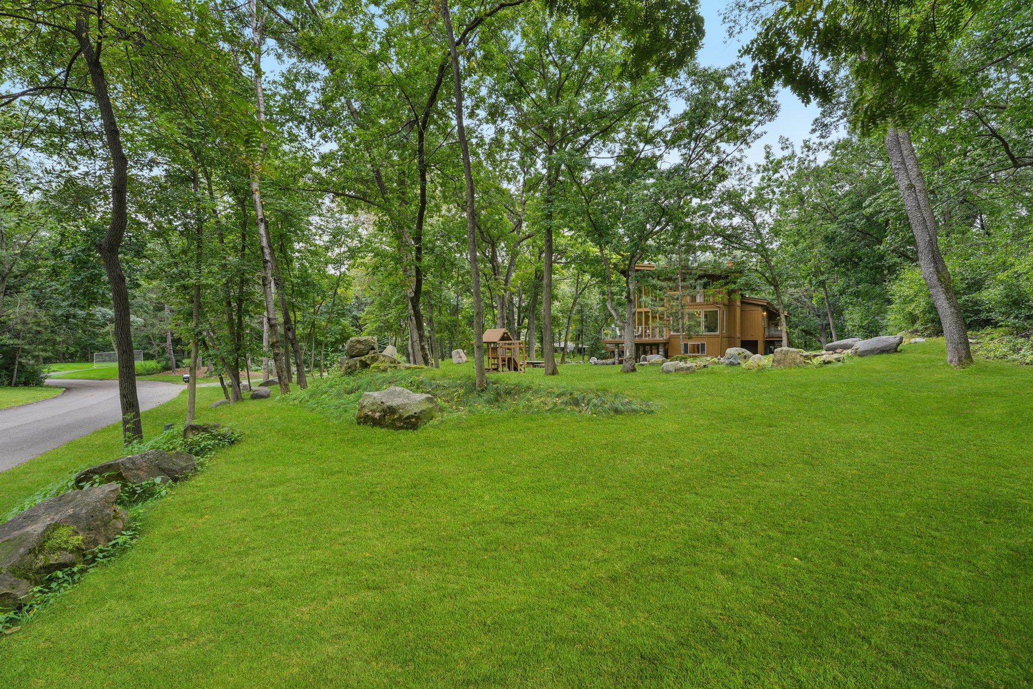 2404 Sherwood Hills Road