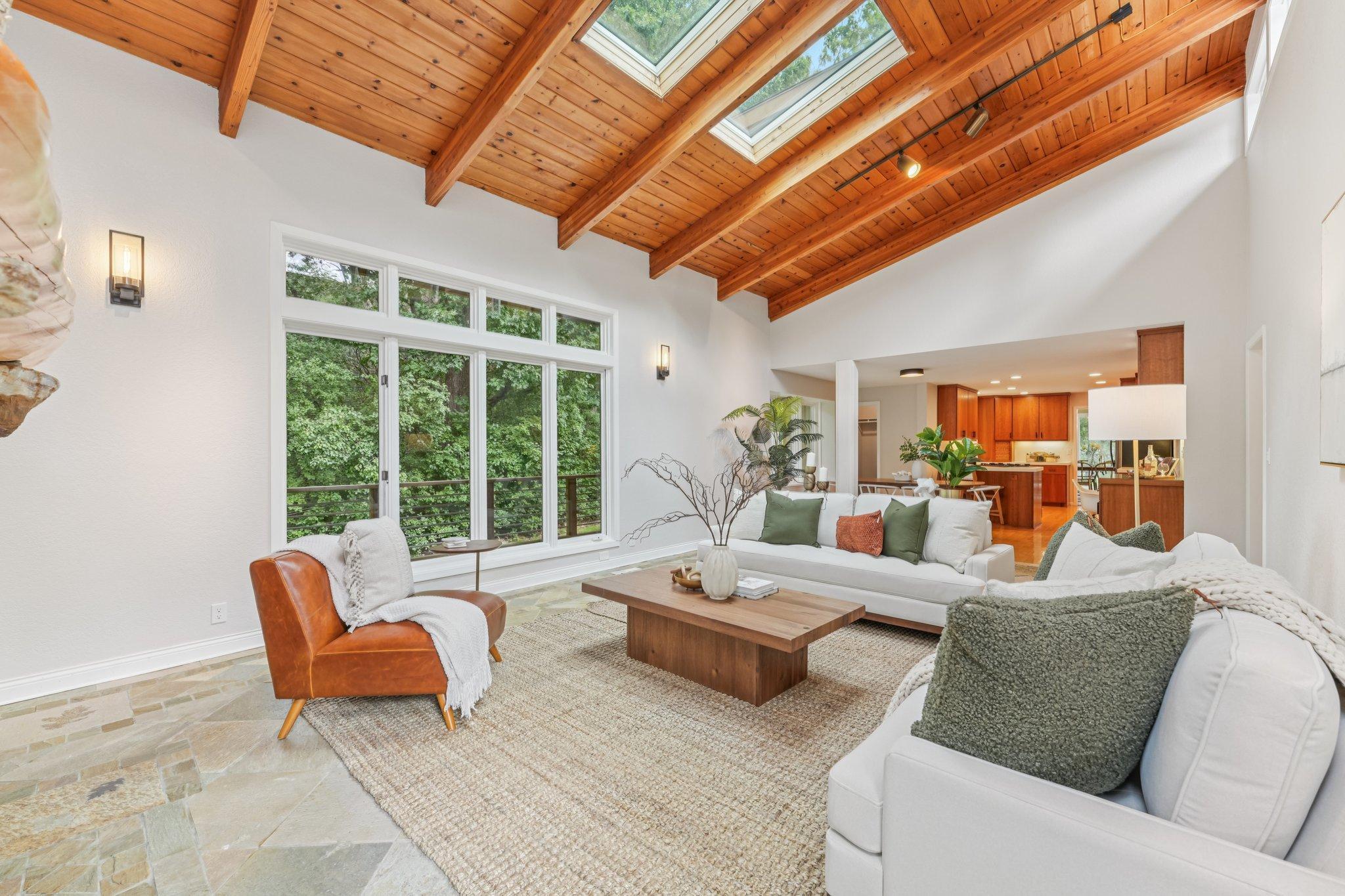 2404 Sherwood Hills Road