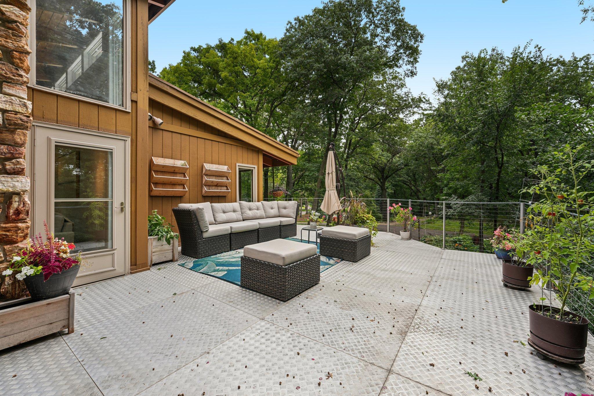 2404 Sherwood Hills Road