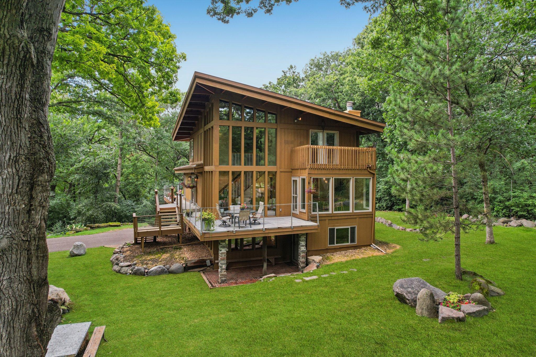 2404 Sherwood Hills Road