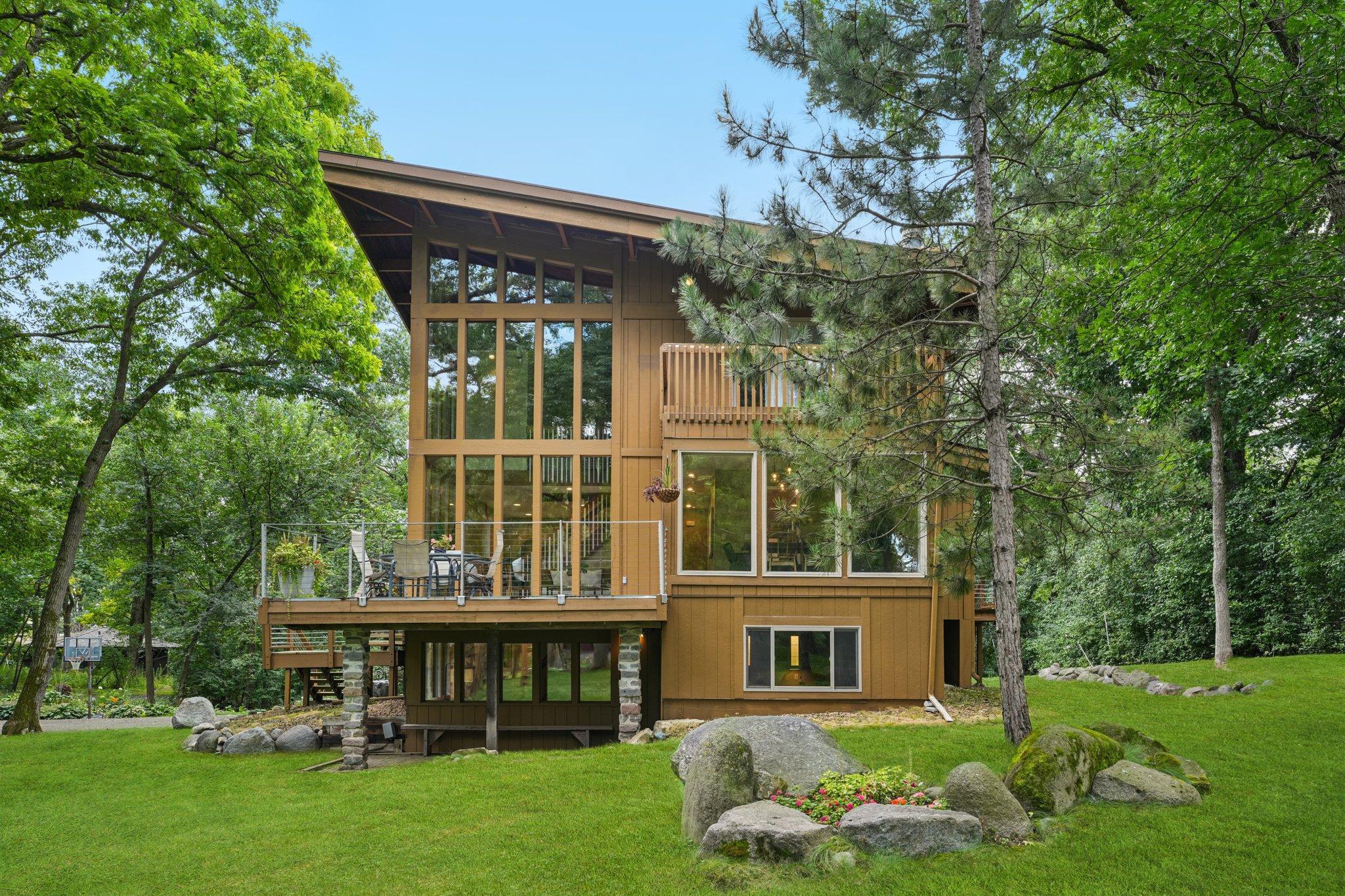 2404 Sherwood Hills Road