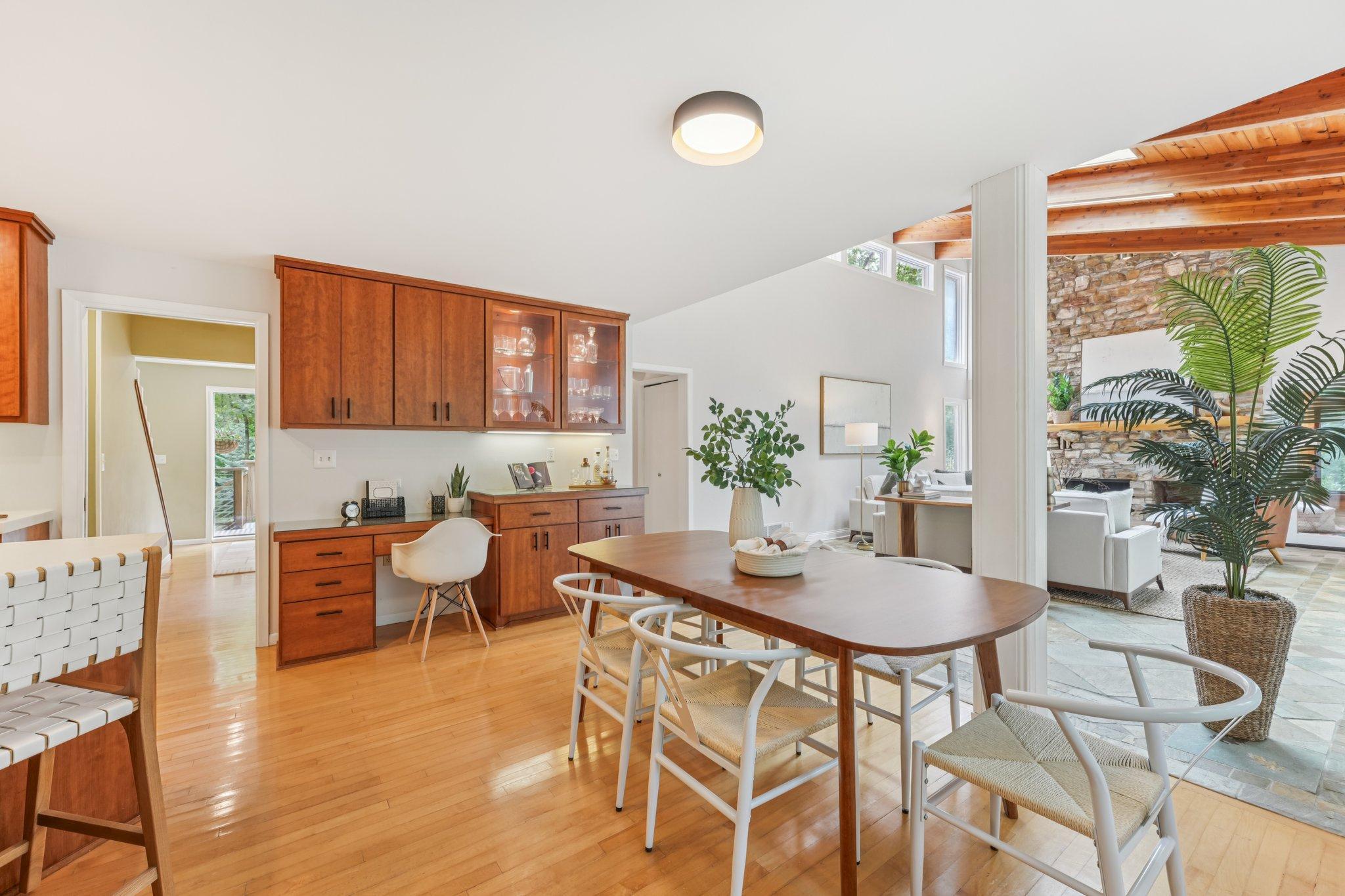 2404 Sherwood Hills Road