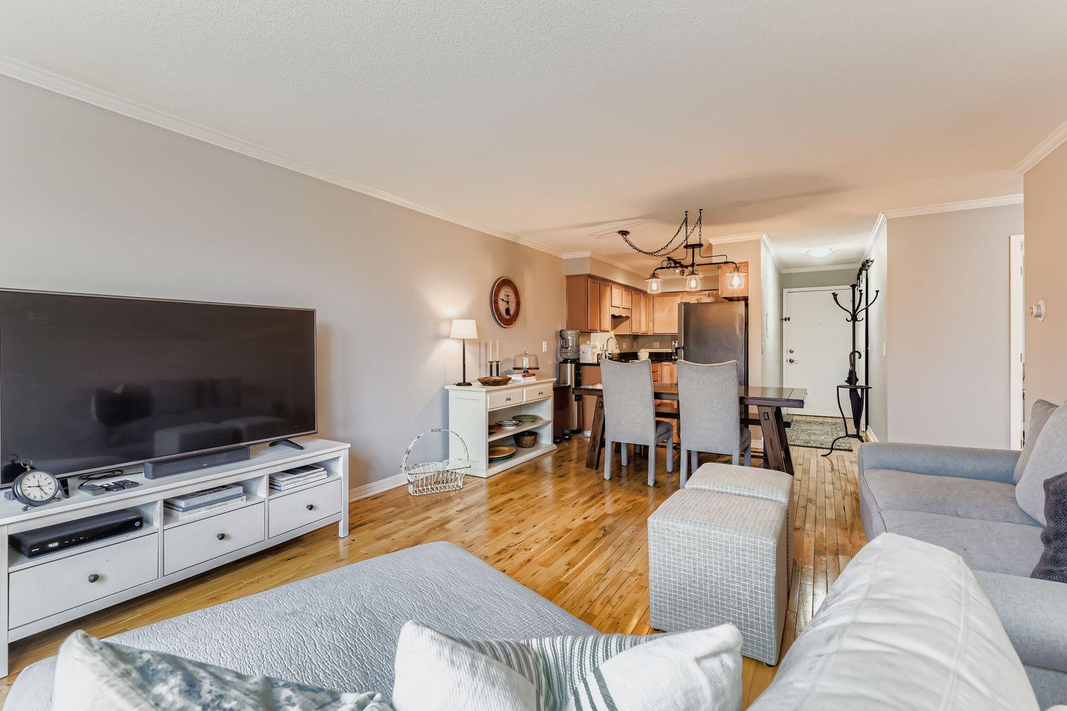 2727 W 43rd Street Unit: 303