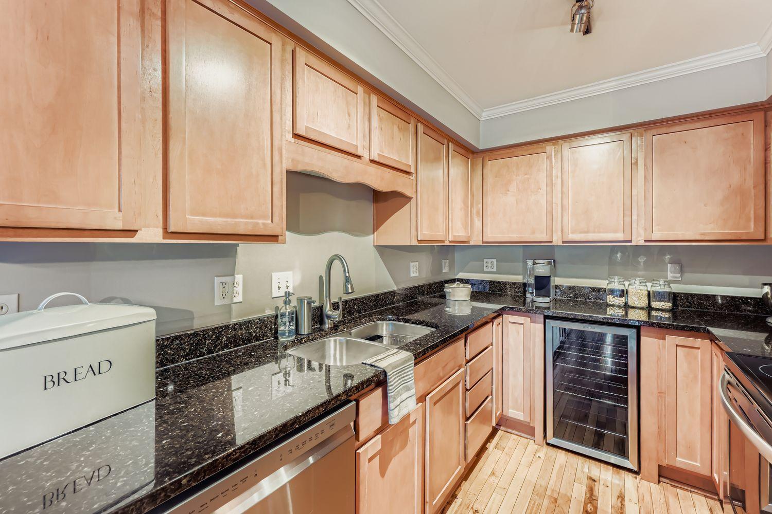 2727 W 43rd Street Unit: 303